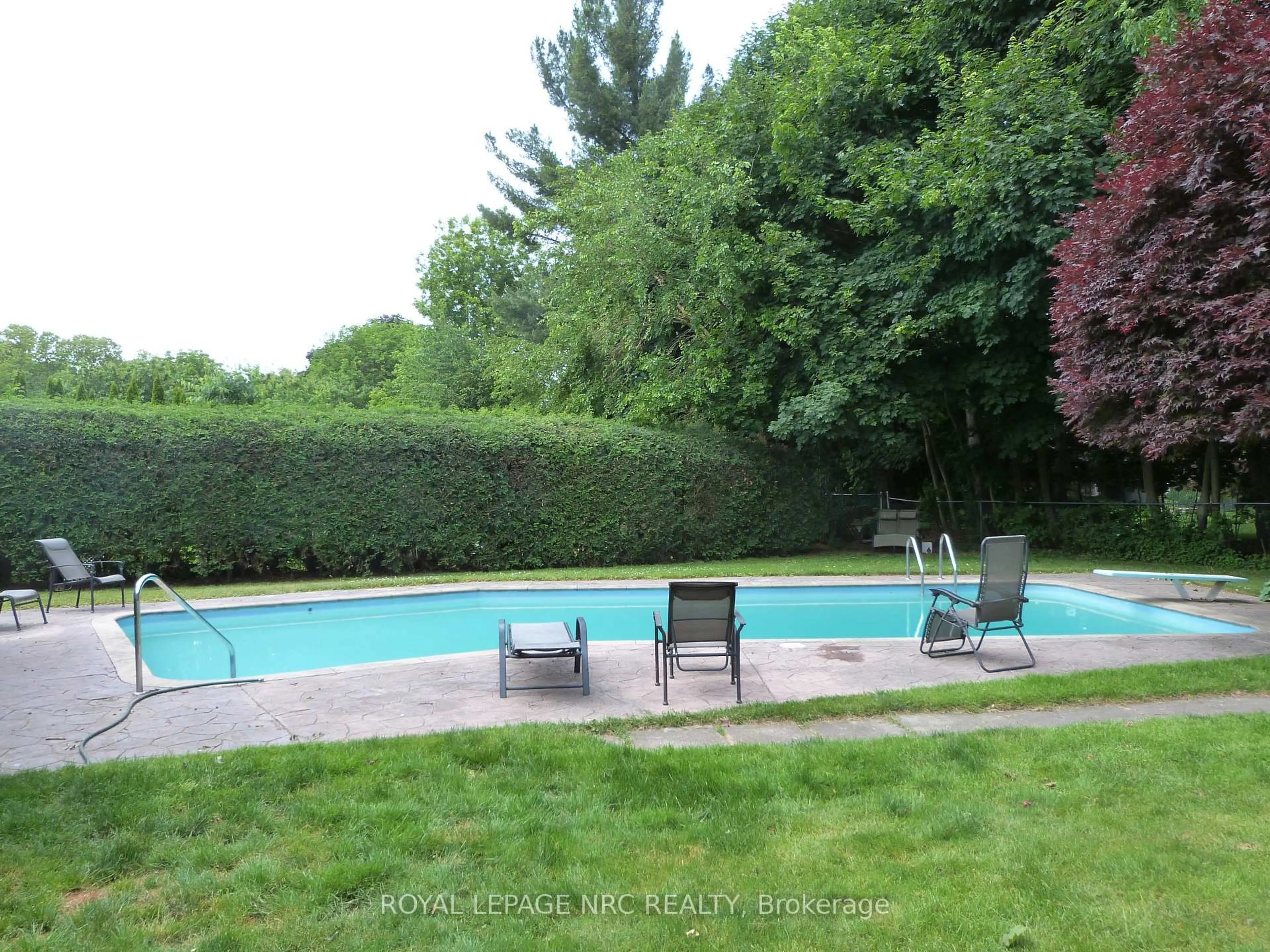 Pool for 6435 Dorchester Rd, Niagara Falls Ontario L2G 5T6