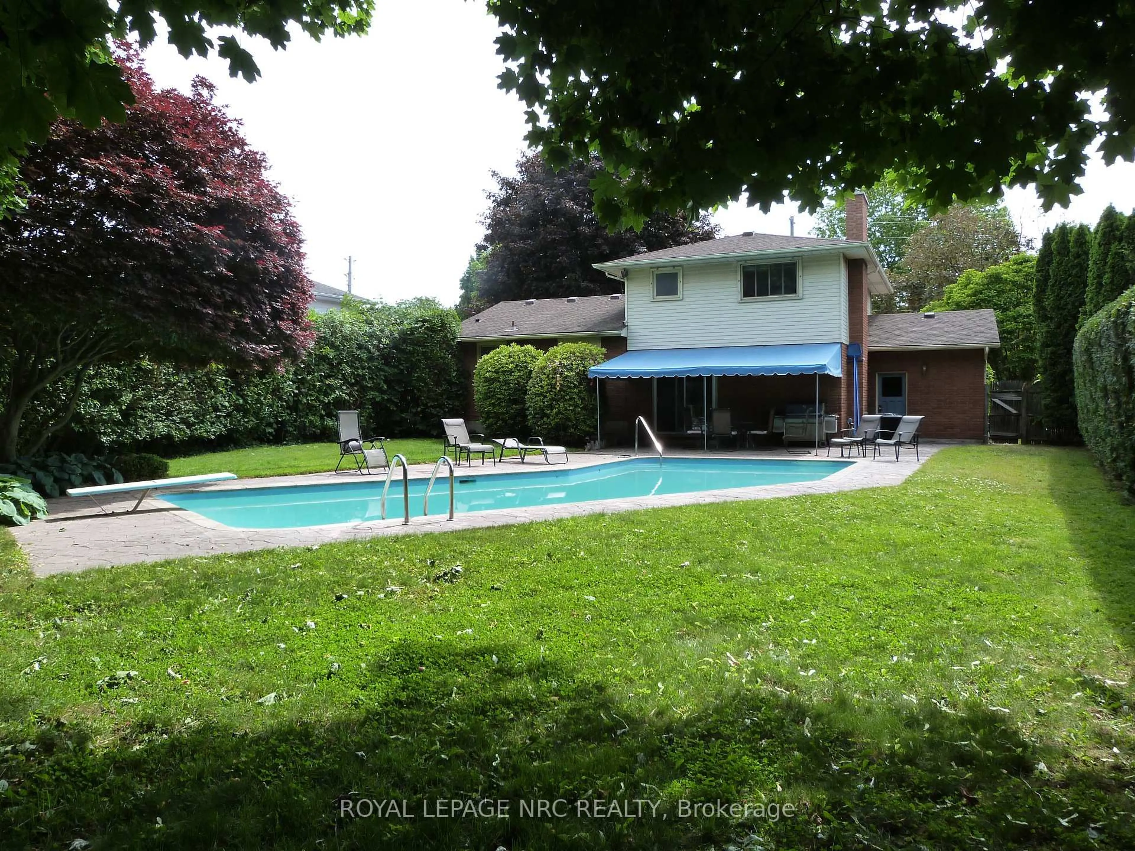 Pool for 6435 Dorchester Rd, Niagara Falls Ontario L2G 5T6
