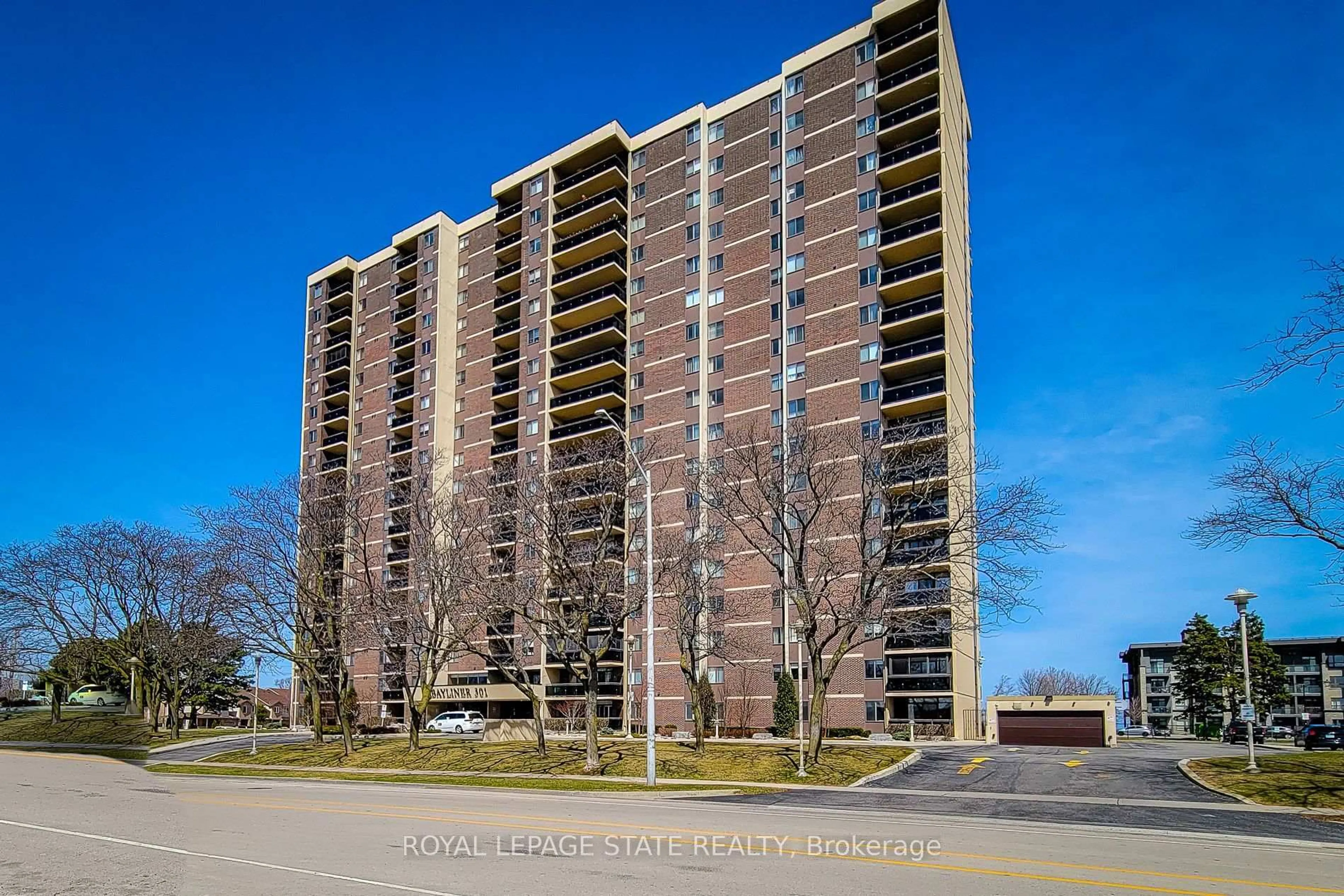 A pic from outside/outdoor area/front of a property/back of a property/a pic from drone, building for 301 Frances Ave #1503, Hamilton Ontario L8E 3W6