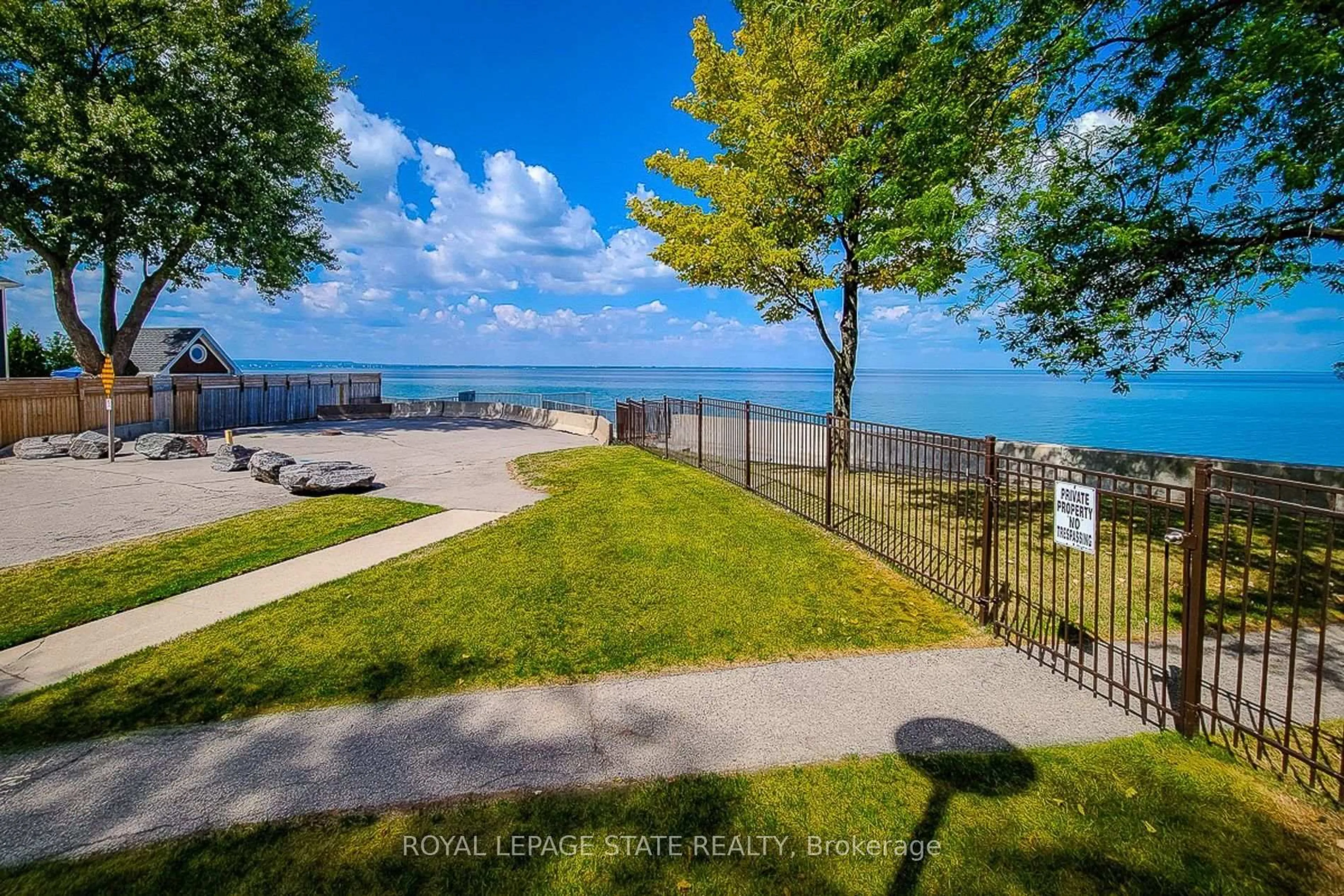 A pic from outside/outdoor area/front of a property/back of a property/a pic from drone, water/lake/river/ocean view for 301 Frances Ave #1503, Hamilton Ontario L8E 3W6