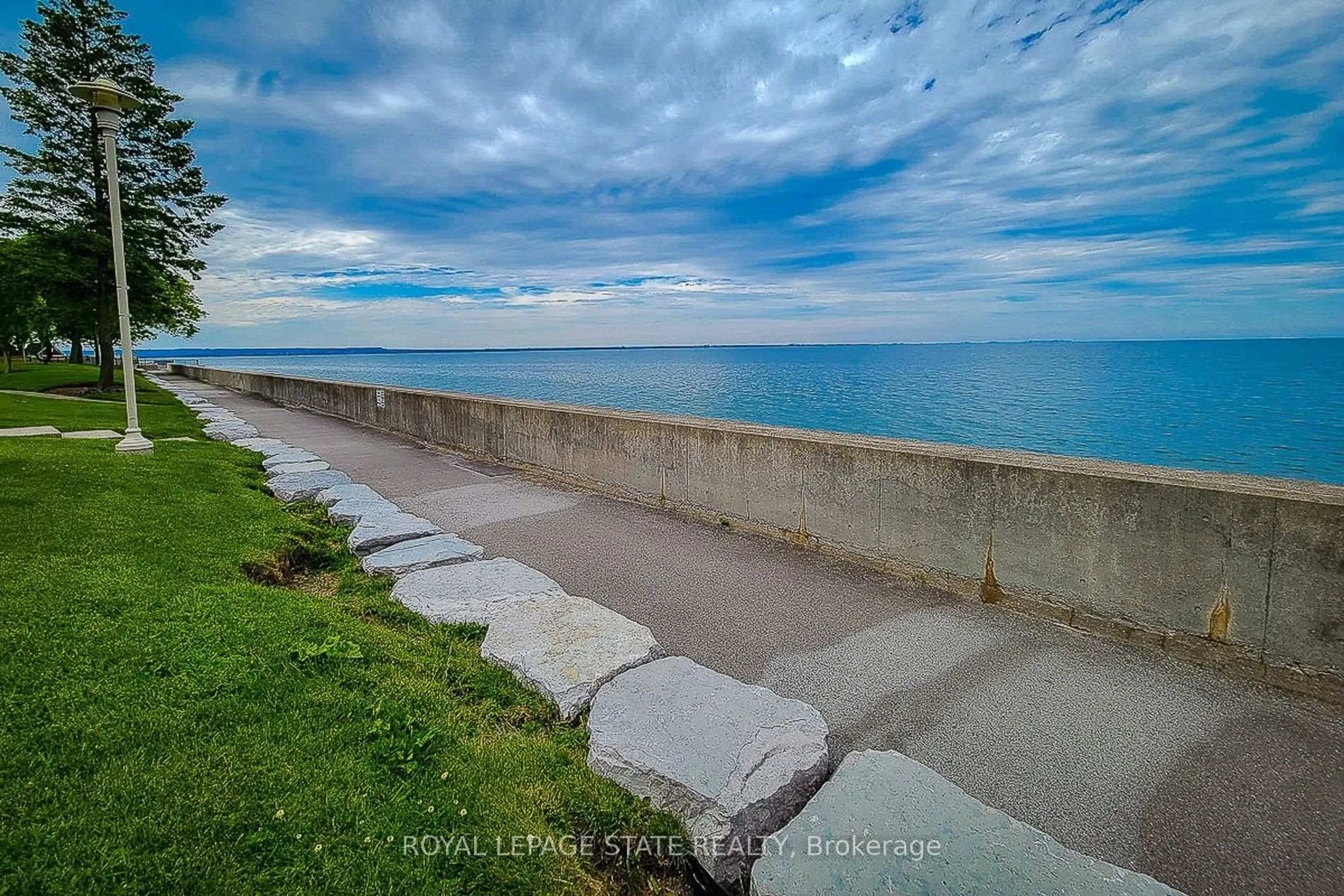 A pic from outside/outdoor area/front of a property/back of a property/a pic from drone, water/lake/river/ocean view for 301 Frances Ave #1503, Hamilton Ontario L8E 3W6