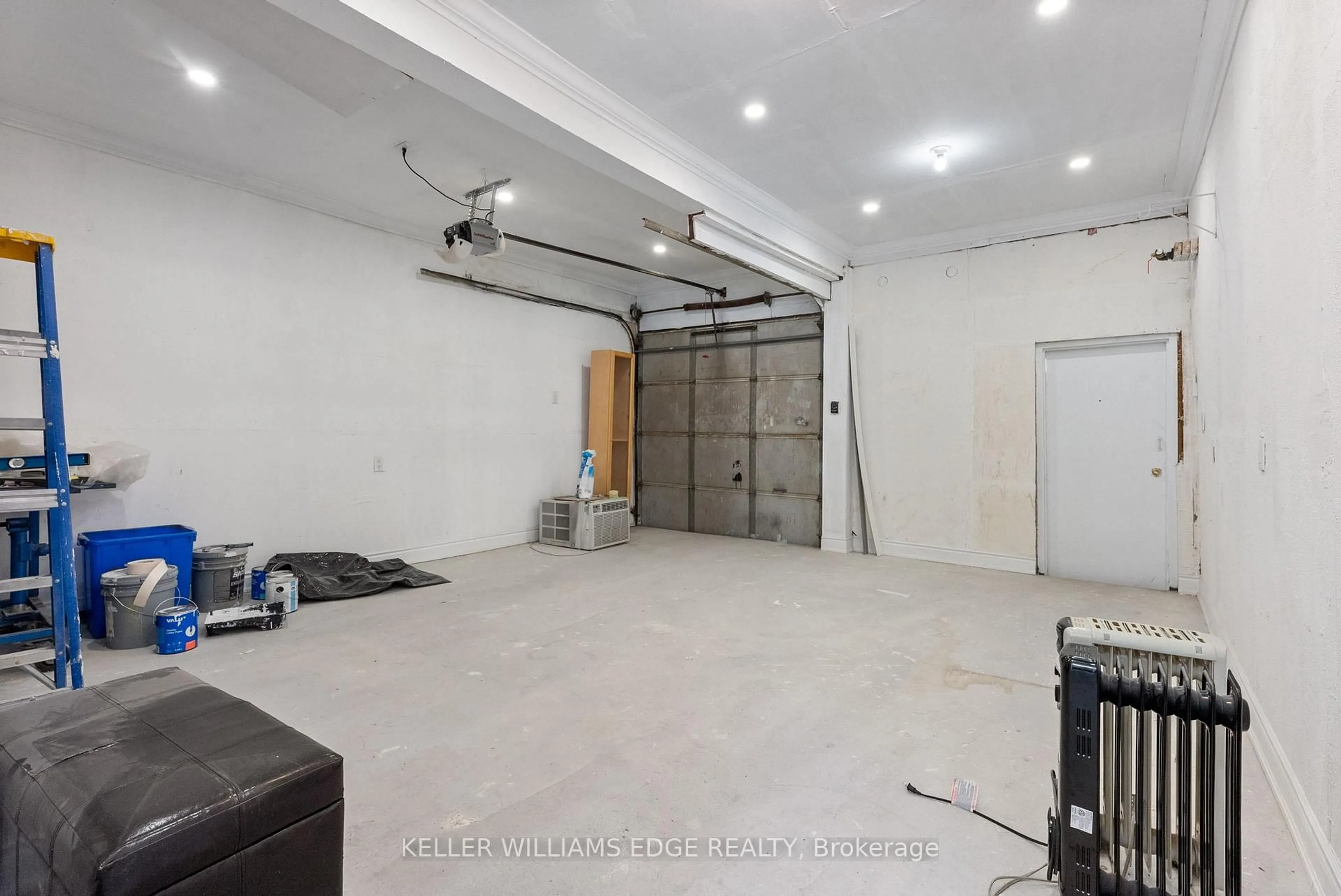 Indoor garage for 23 Lyndhurst St, Hamilton Ontario L8L 7G9