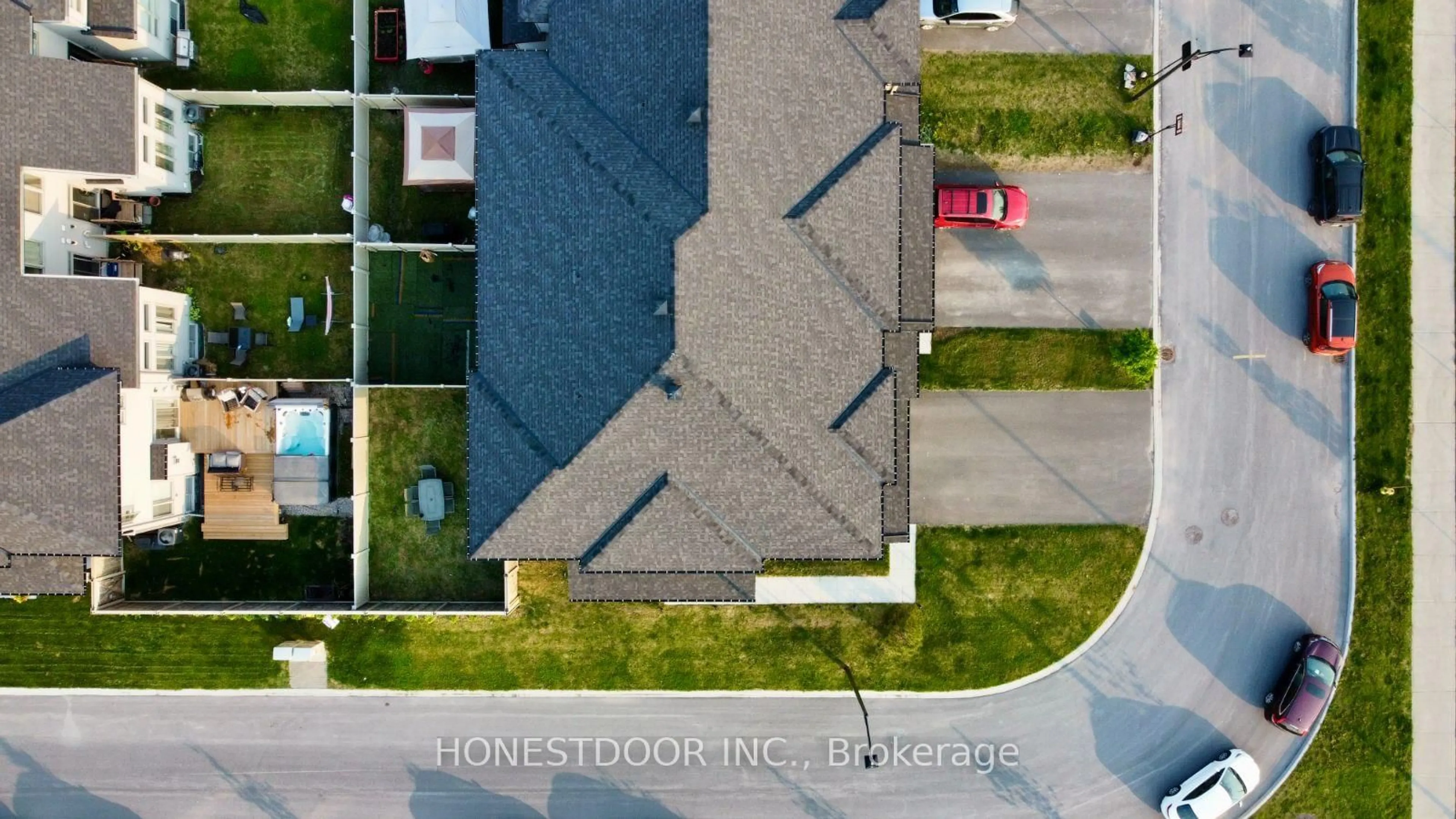 A pic from outside/outdoor area/front of a property/back of a property/a pic from drone, street for 665 Cordelette Circ, Ottawa Ontario K1W 0P2