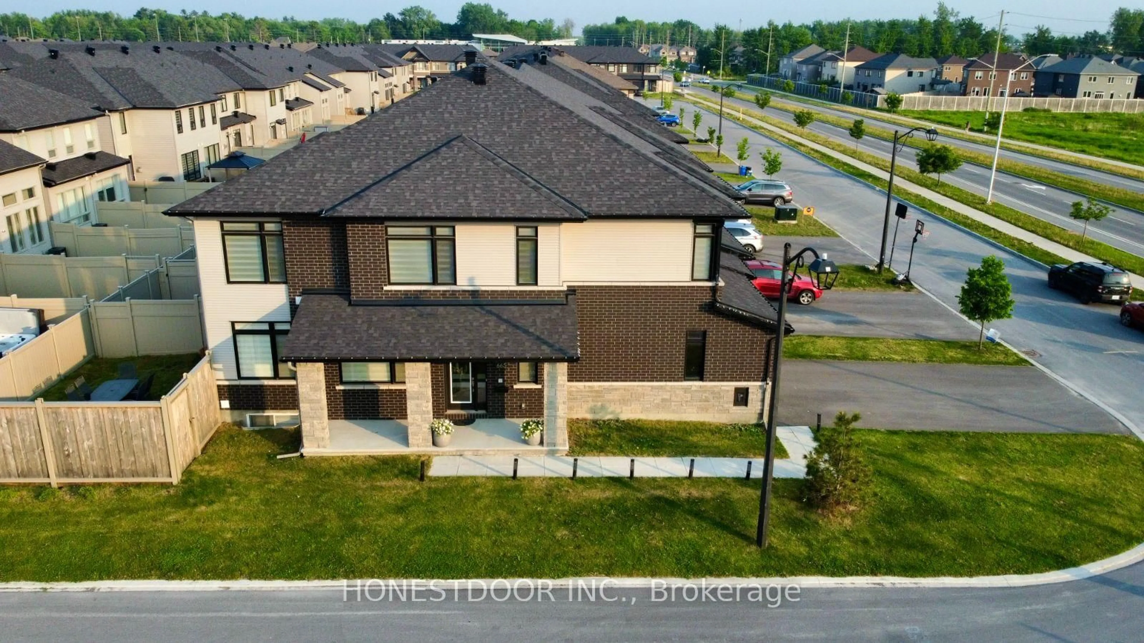 A pic from outside/outdoor area/front of a property/back of a property/a pic from drone, building for 665 Cordelette Circ, Ottawa Ontario K1W 0P2