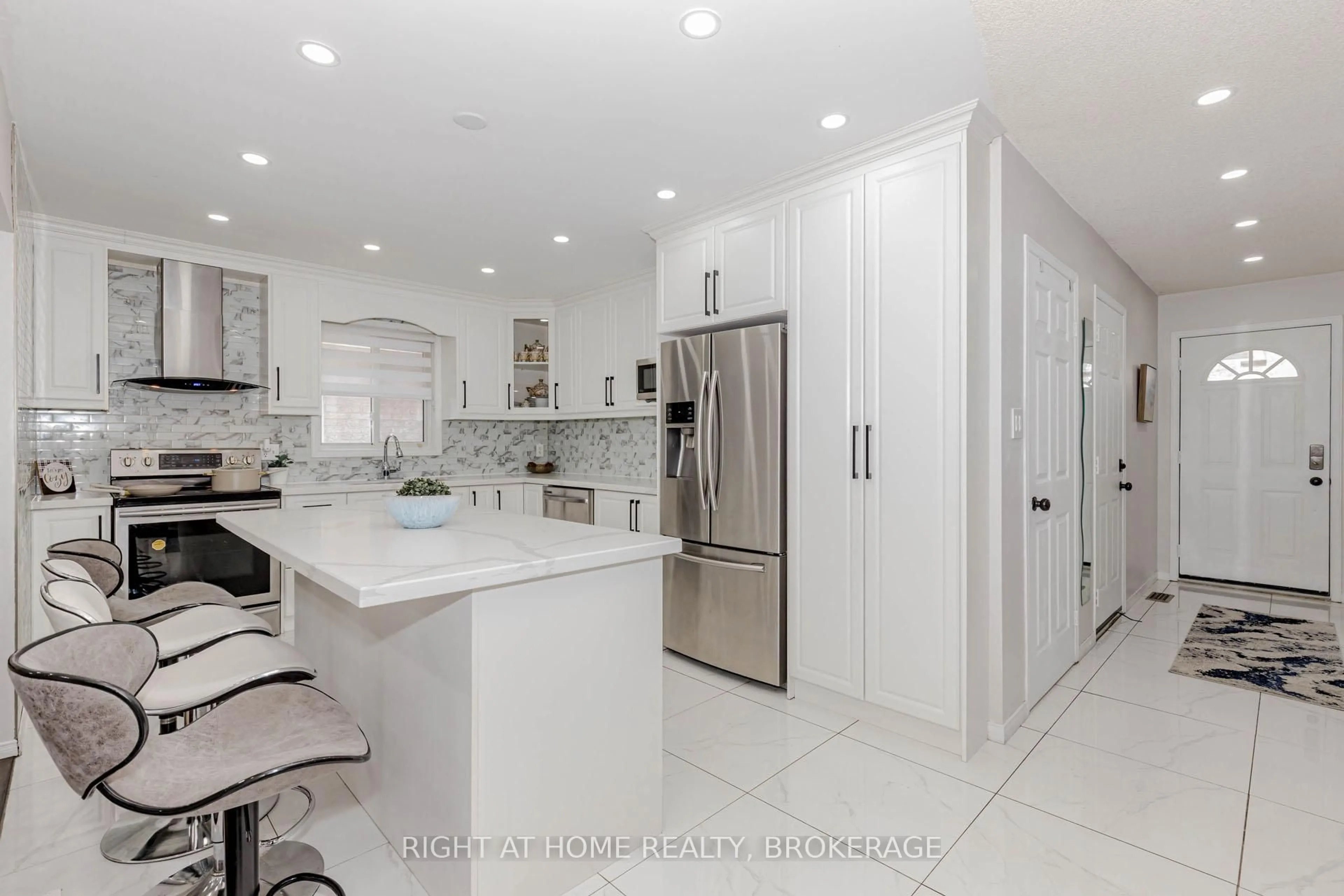 Open concept kitchen, ceramic/tile floor for 31 Massena Dr, Hamilton Ontario L9B 2J3