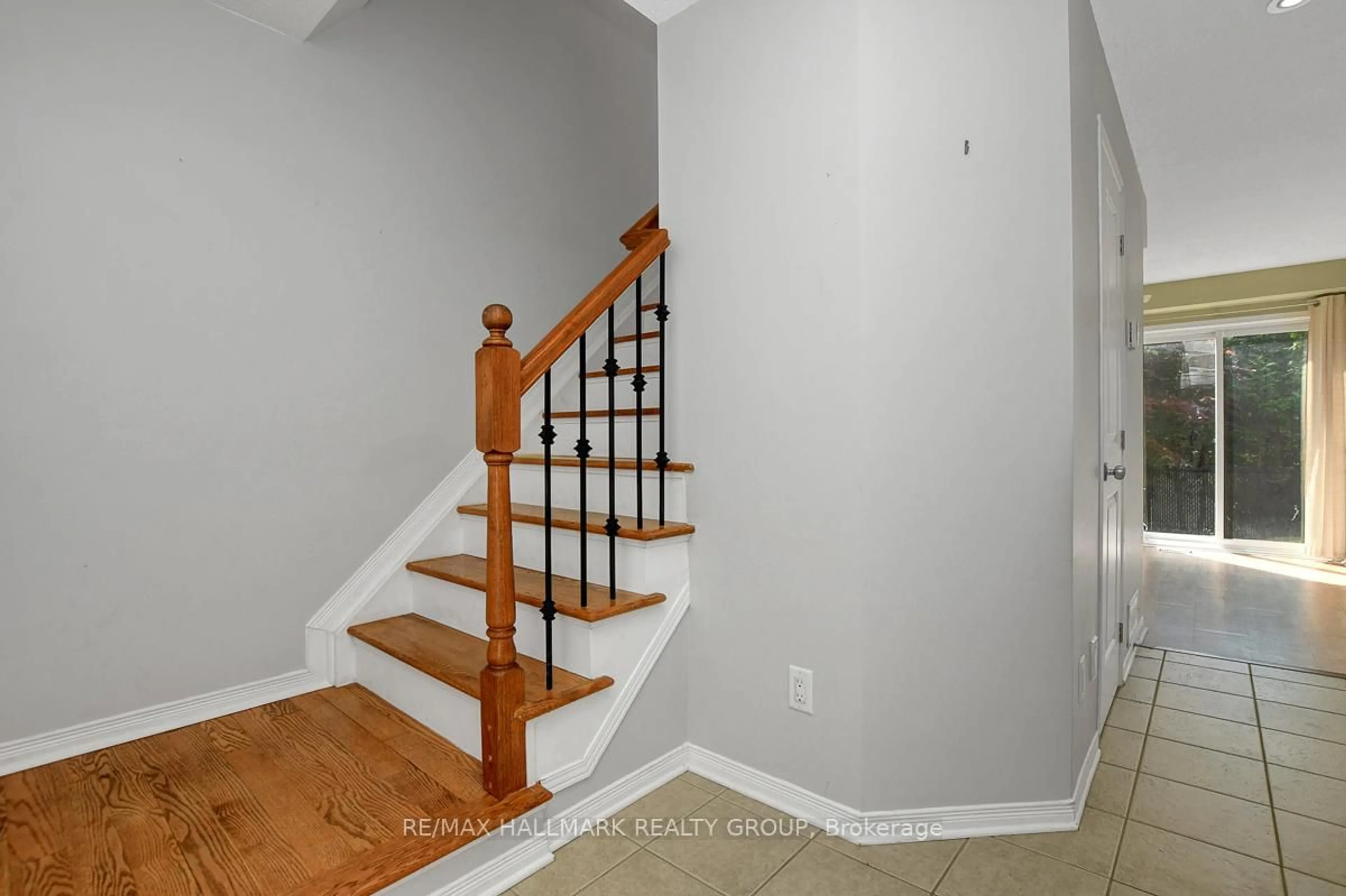 Unknown for 553 Burleigh Private, Ottawa Ontario K1J 1J9