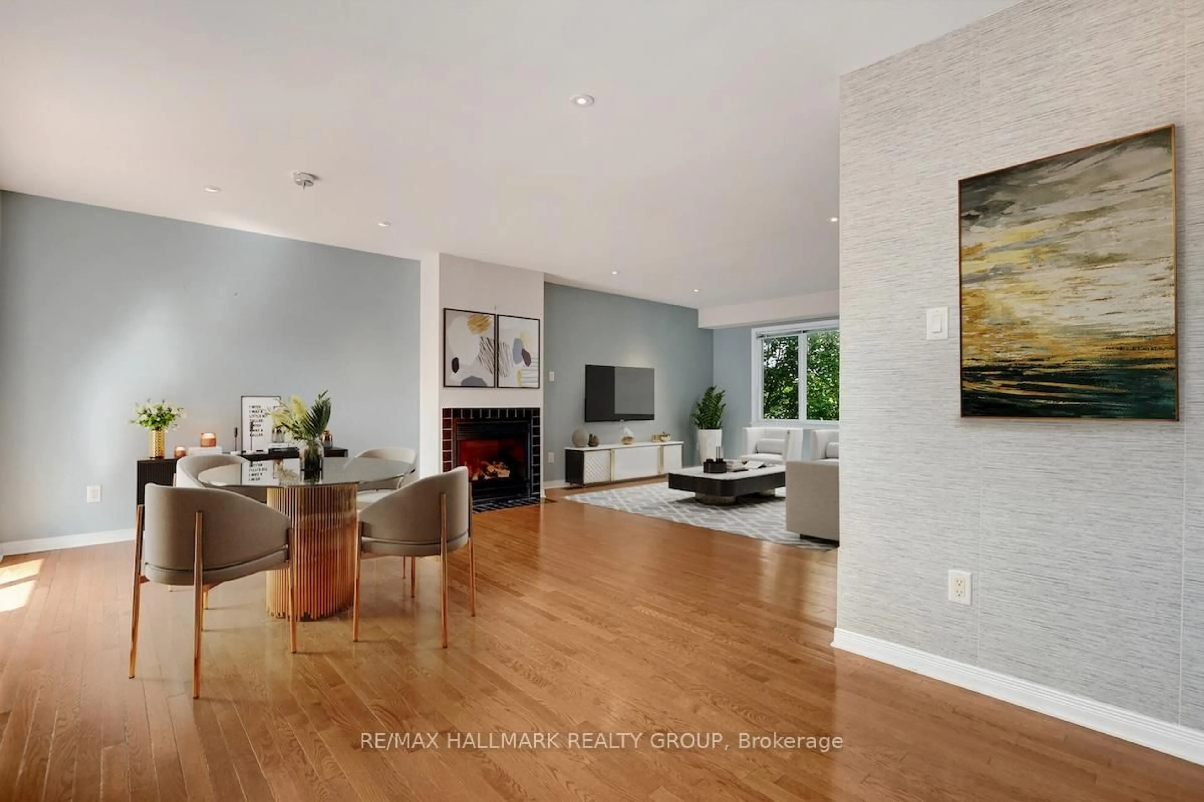 Living room with furniture, wood/laminate floor for 553 Burleigh Private, Ottawa Ontario K1J 1J9