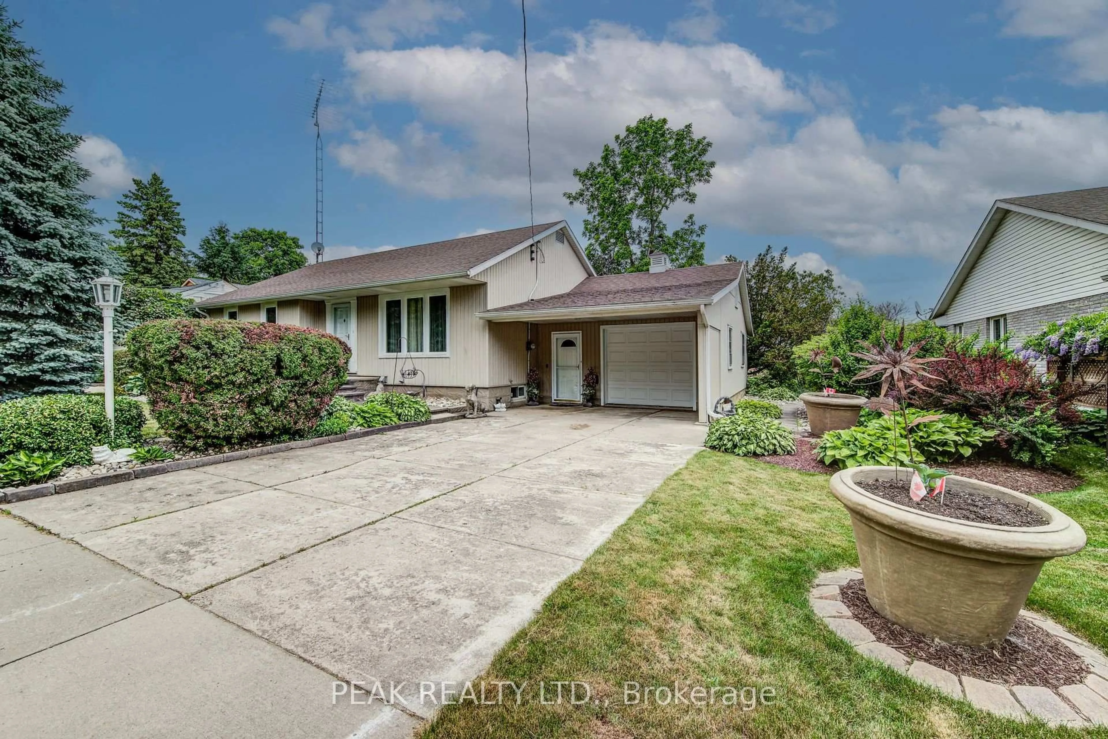 A pic from outside/outdoor area/front of a property/back of a property/a pic from drone, street for 111 William St, East Zorra-Tavistock Ontario N0B 2R0