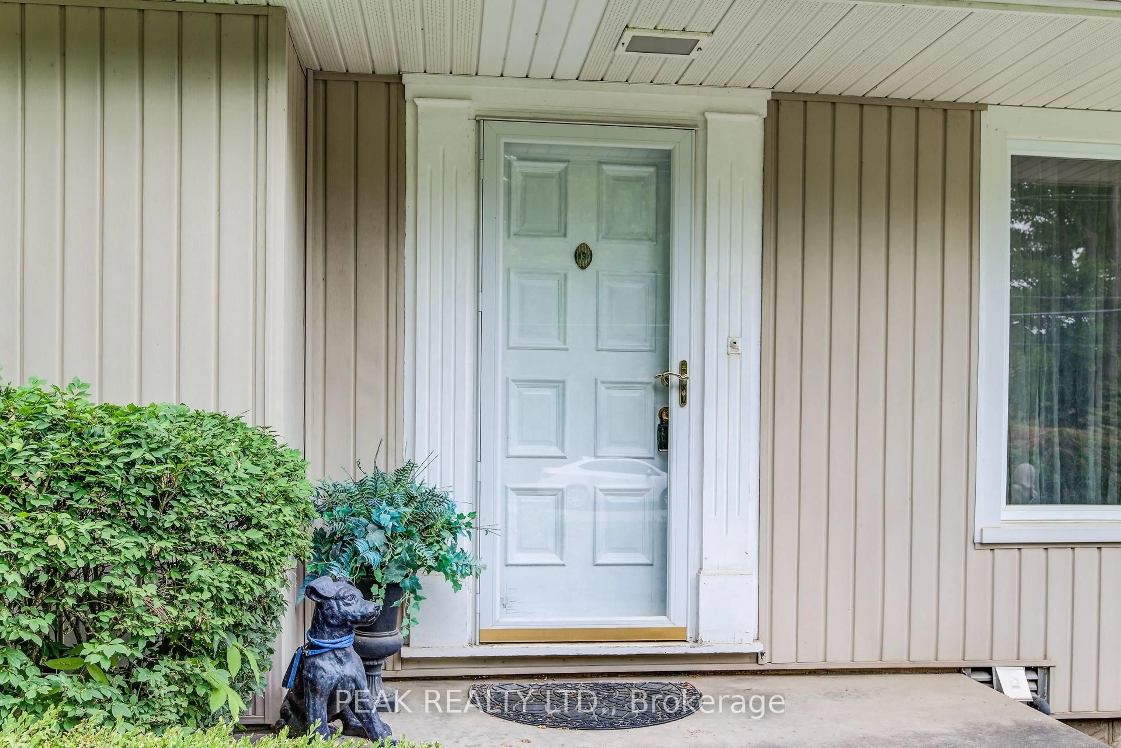 Indoor entryway for 111 William St, East Zorra-Tavistock Ontario N0B 2R0