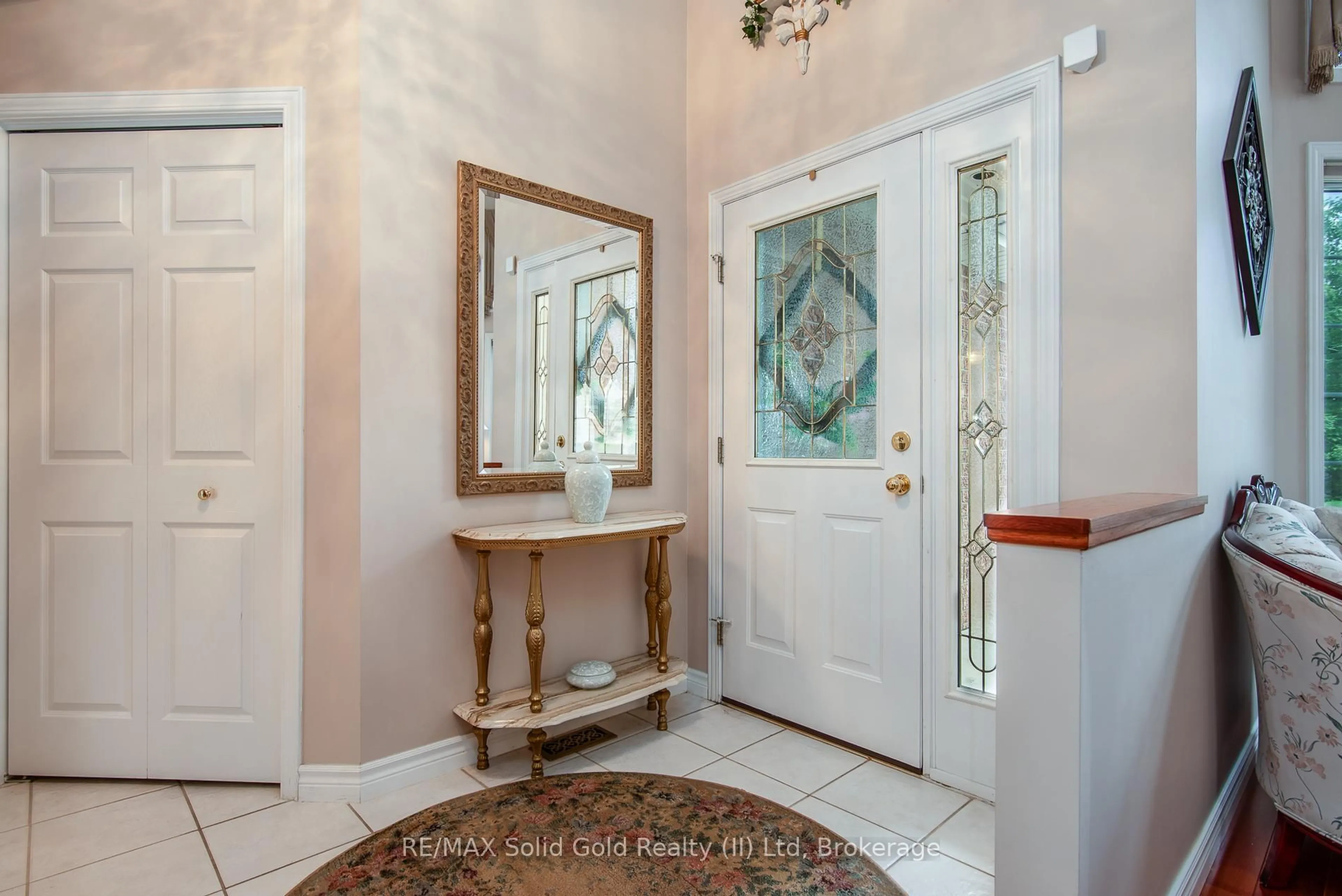 Indoor entryway for 110 Deer Ridge Dr, Kitchener Ontario N2P 2K9