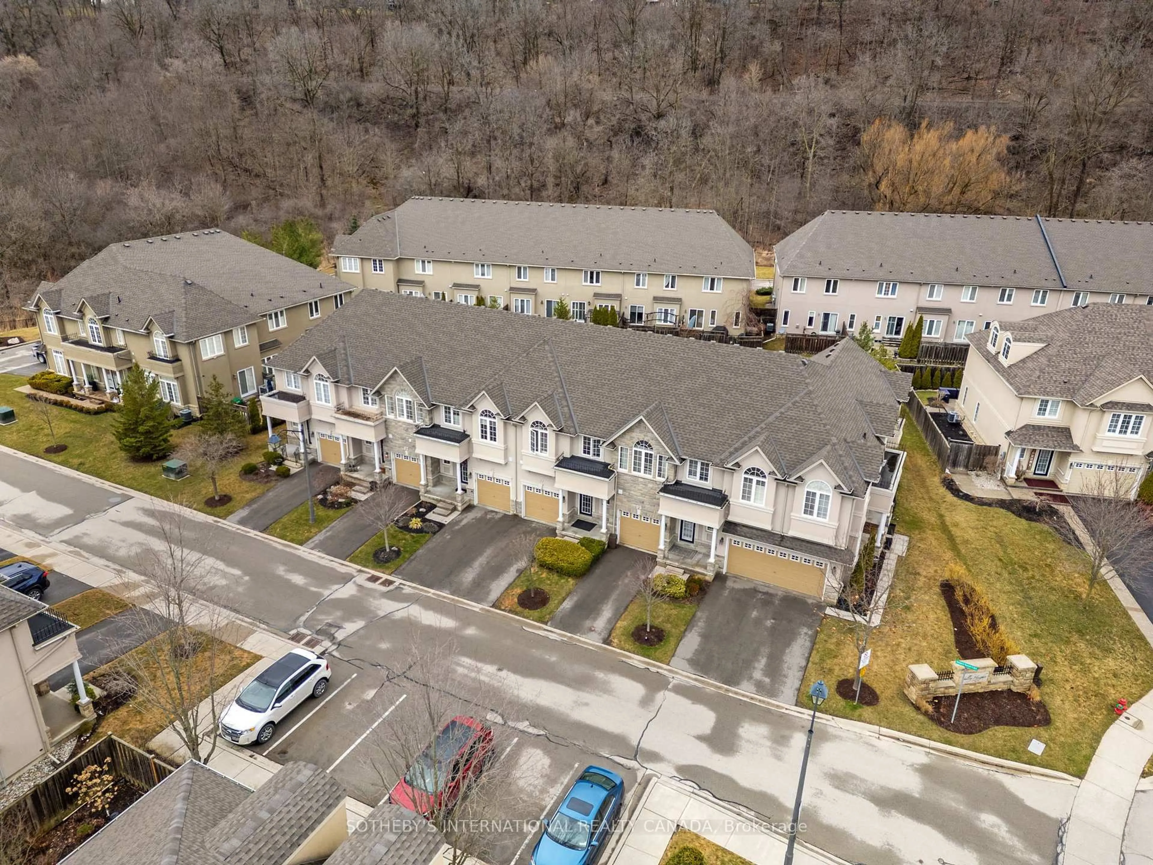 A pic from outside/outdoor area/front of a property/back of a property/a pic from drone, street for 93 Forest Valley Cres, Hamilton Ontario L9H 0A7