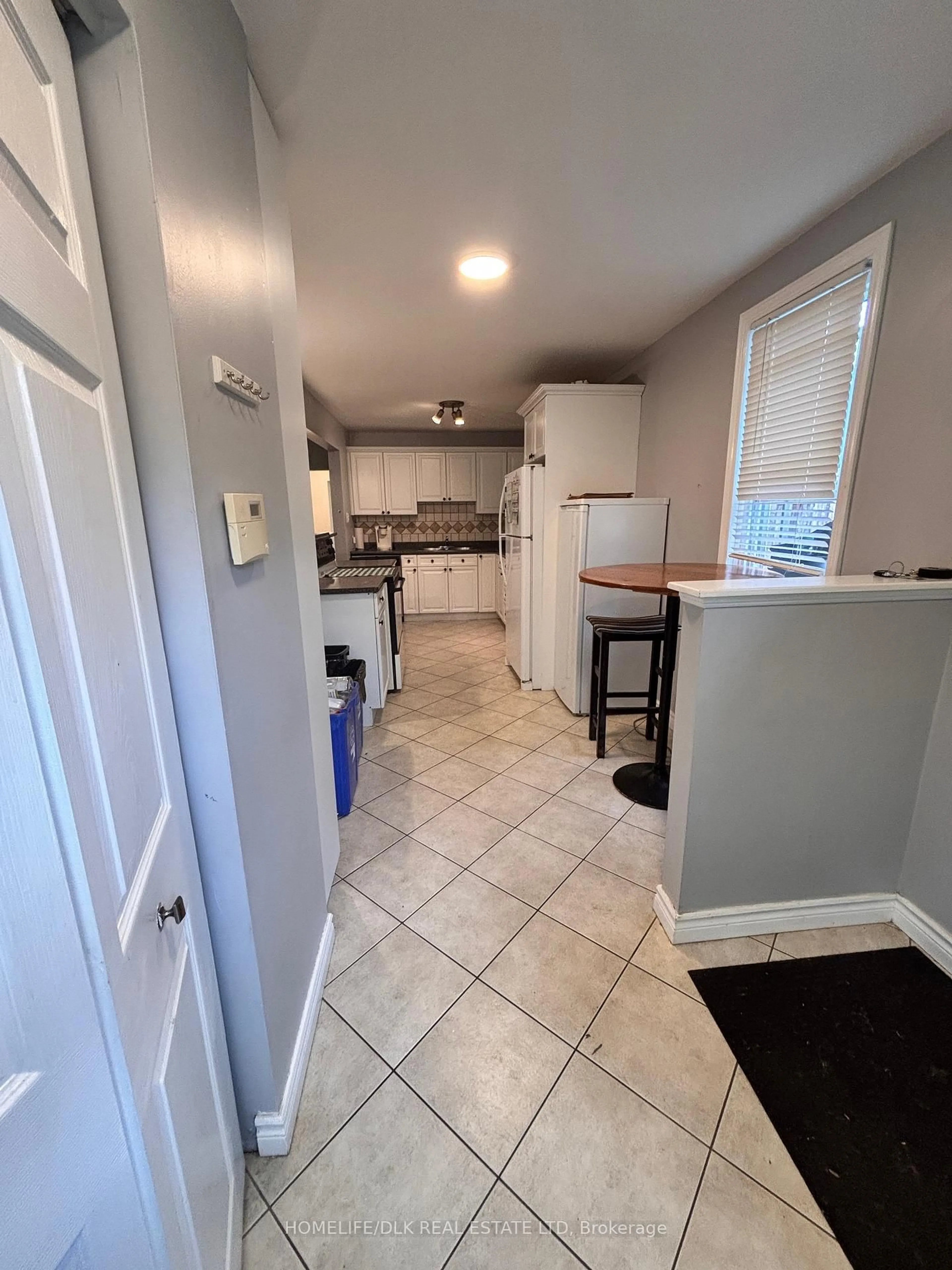 Unknown for 644 Grosvenor St, London East Ontario N5Y 3T4