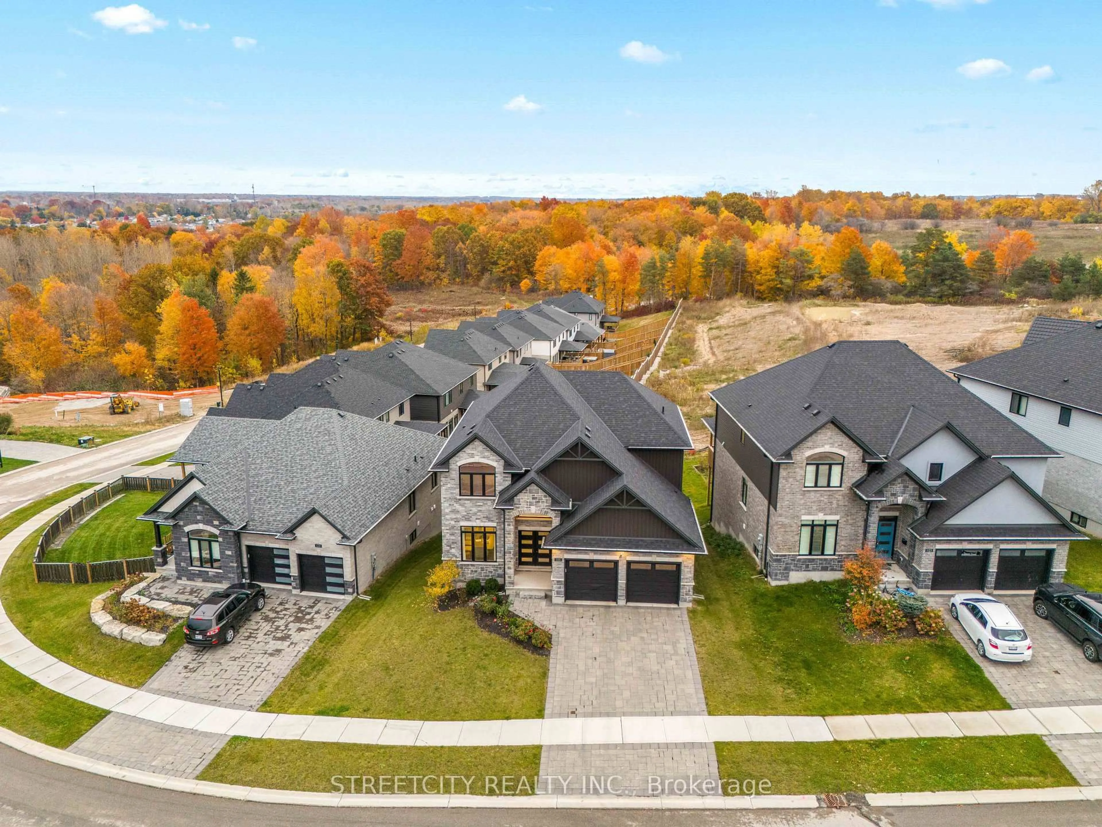 A pic from outside/outdoor area/front of a property/back of a property/a pic from drone, street for 1135 Meadowlark Rdge, London South Ontario N6M 0H3