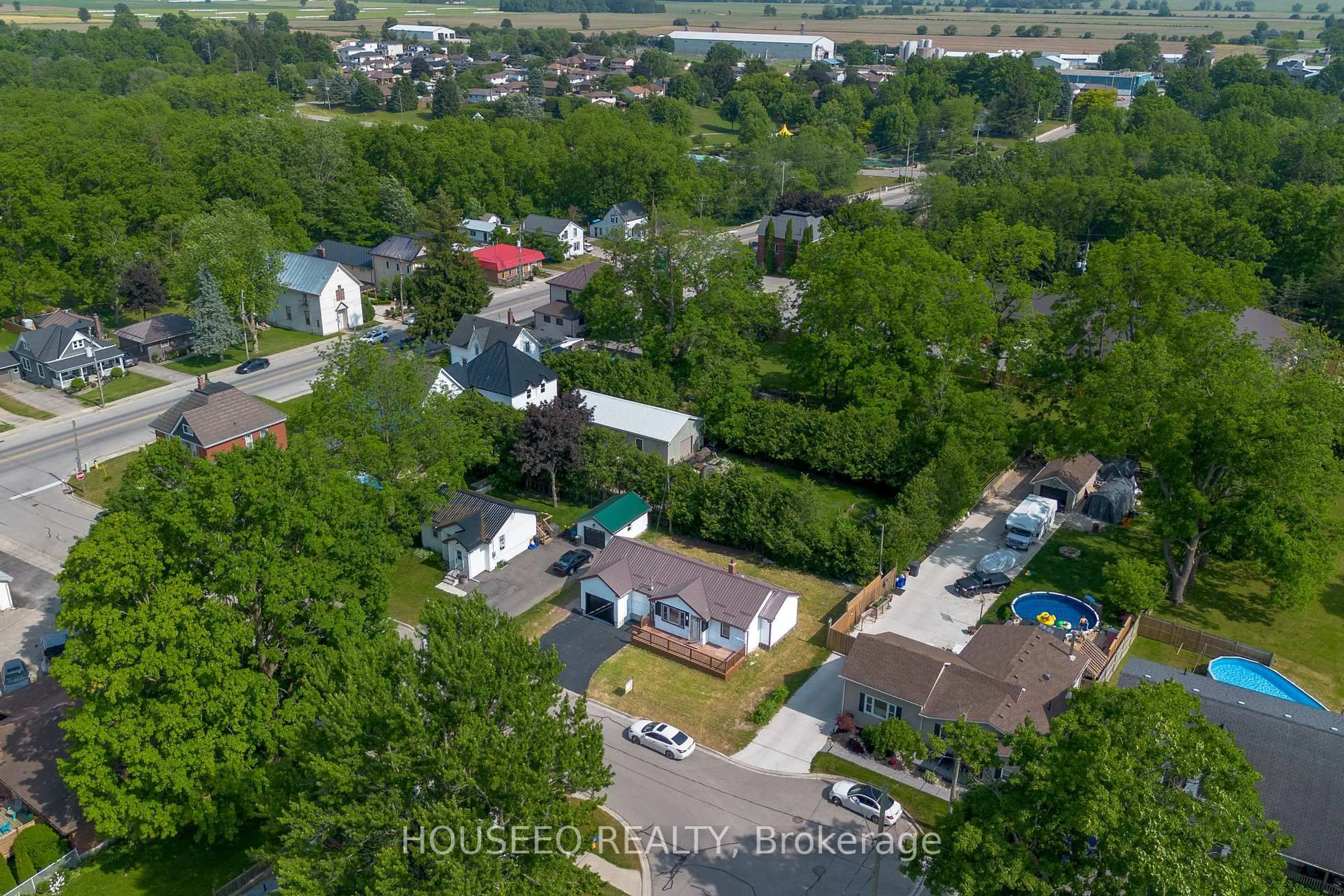 A pic from outside/outdoor area/front of a property/back of a property/a pic from drone, street for 149 Copeland St, Central Elgin Ontario N0L 1B0