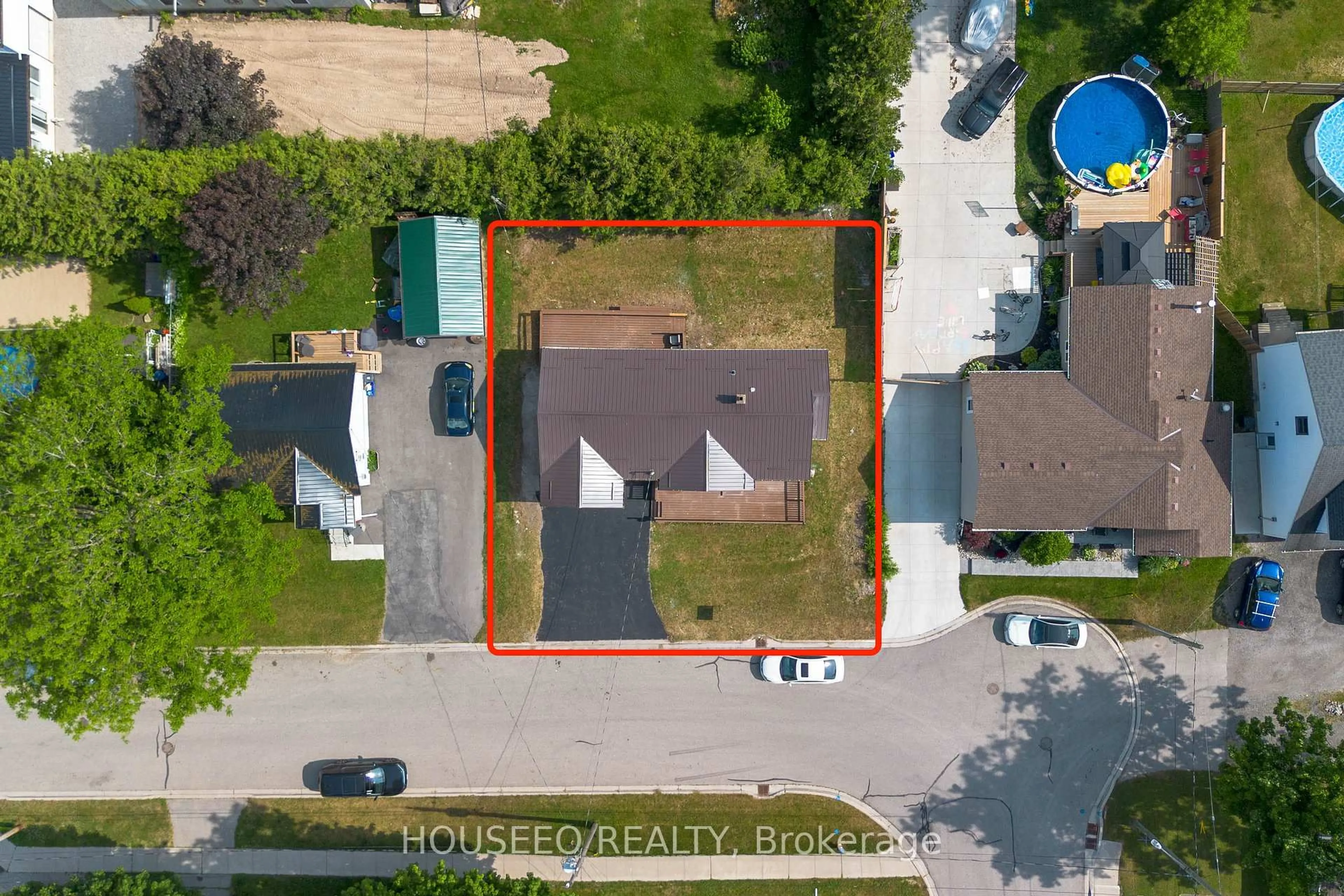 A pic from outside/outdoor area/front of a property/back of a property/a pic from drone, street for 149 Copeland St, Central Elgin Ontario N0L 1B0