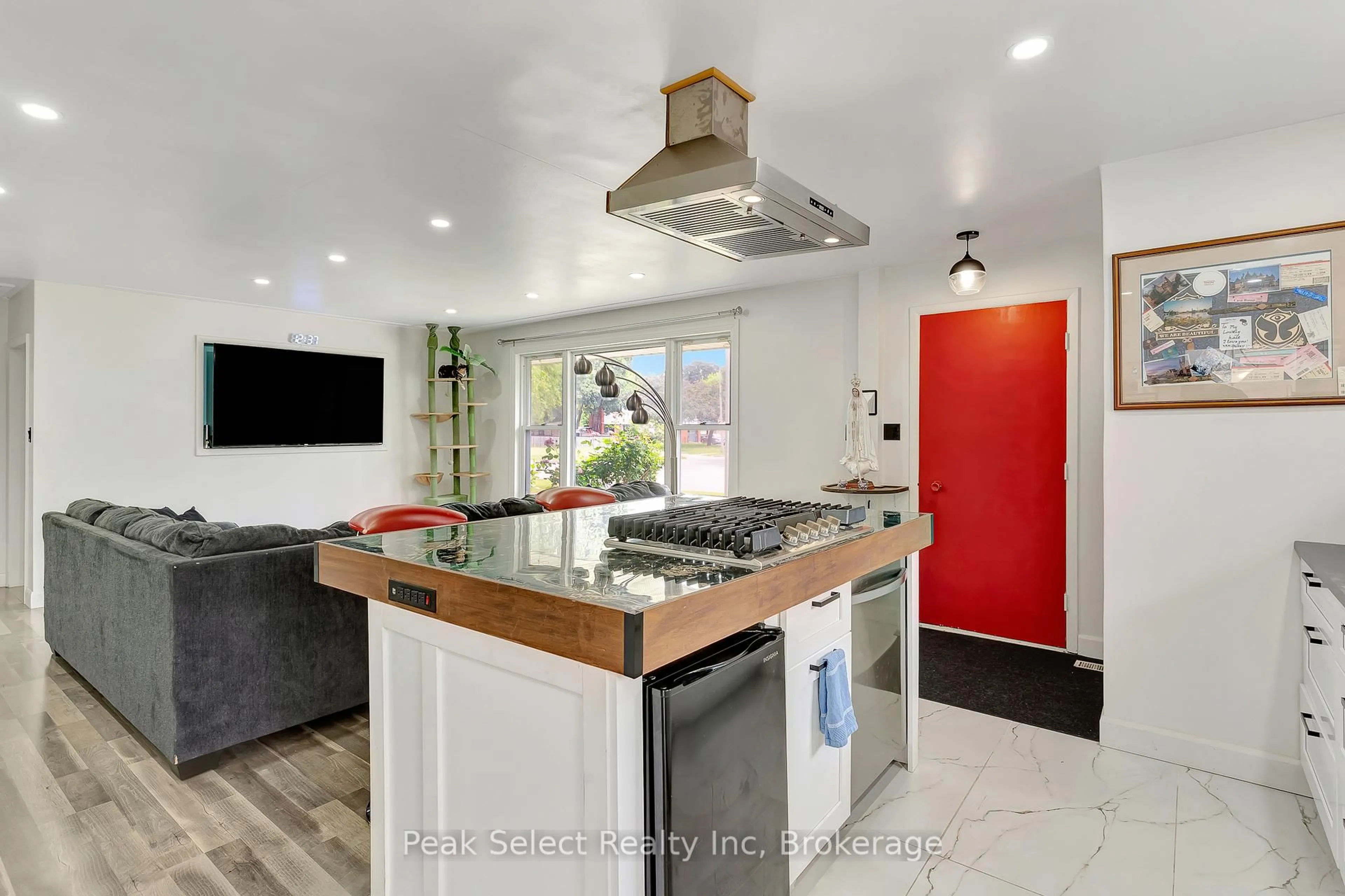 Contemporary kitchen, ceramic/tile floor for 30 Radford Ave, Cambridge Ontario N1R 5L7