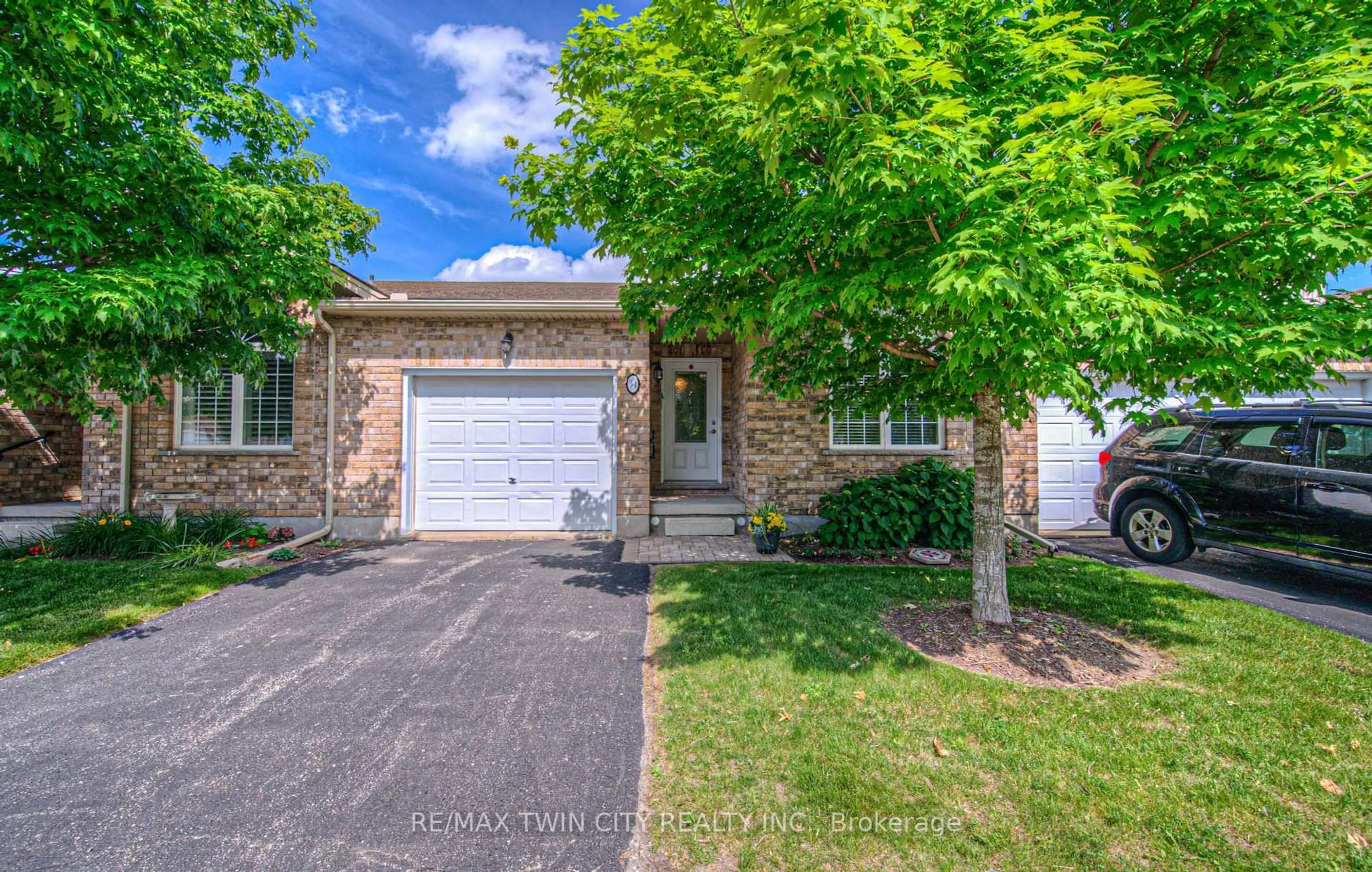 Home with brick exterior material, street for 35 Green Gate Blvd #31, Cambridge Ontario N1T 0A3
