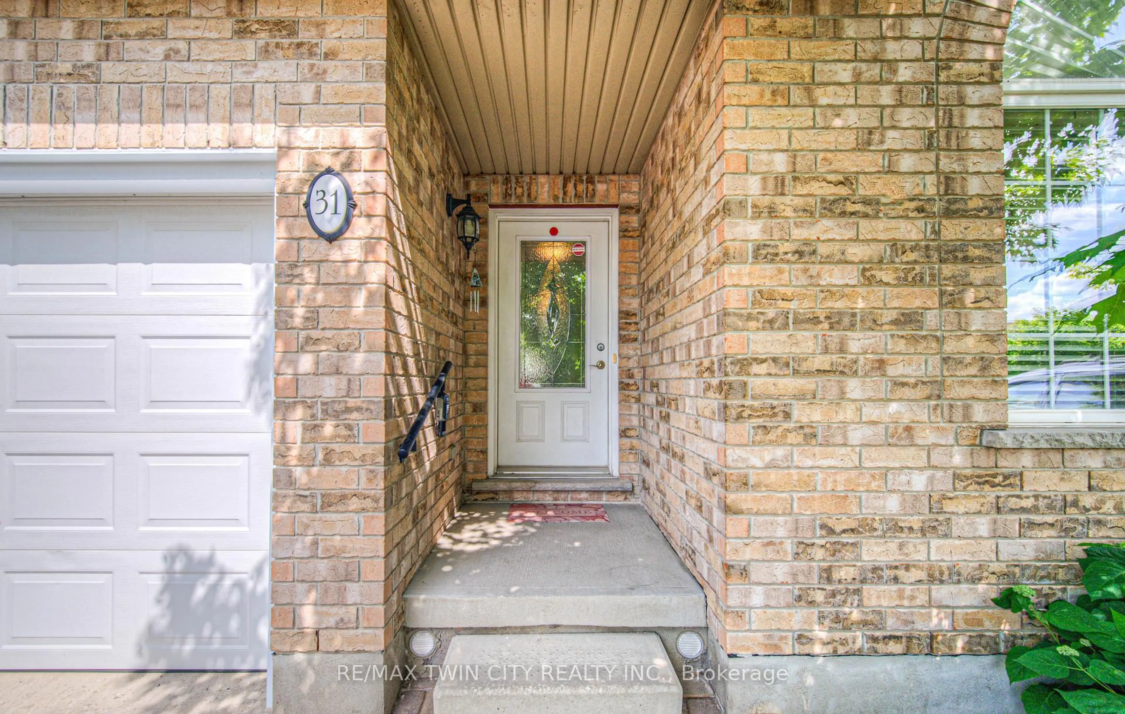 Indoor entryway for 35 Green Gate Blvd #31, Cambridge Ontario N1T 0A3