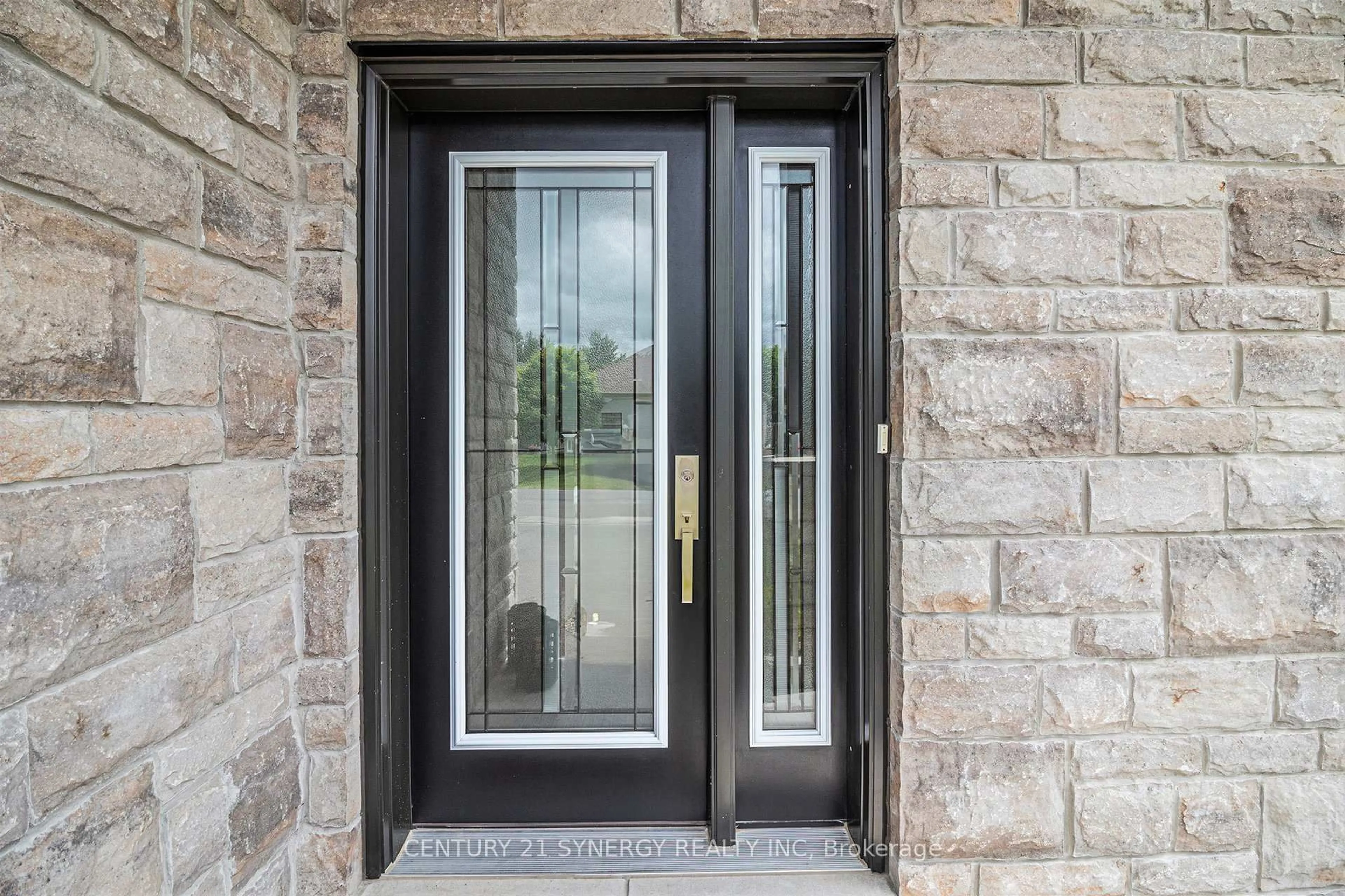 Indoor entryway for 22 Richer St, North Stormont Ontario K0A 1R0