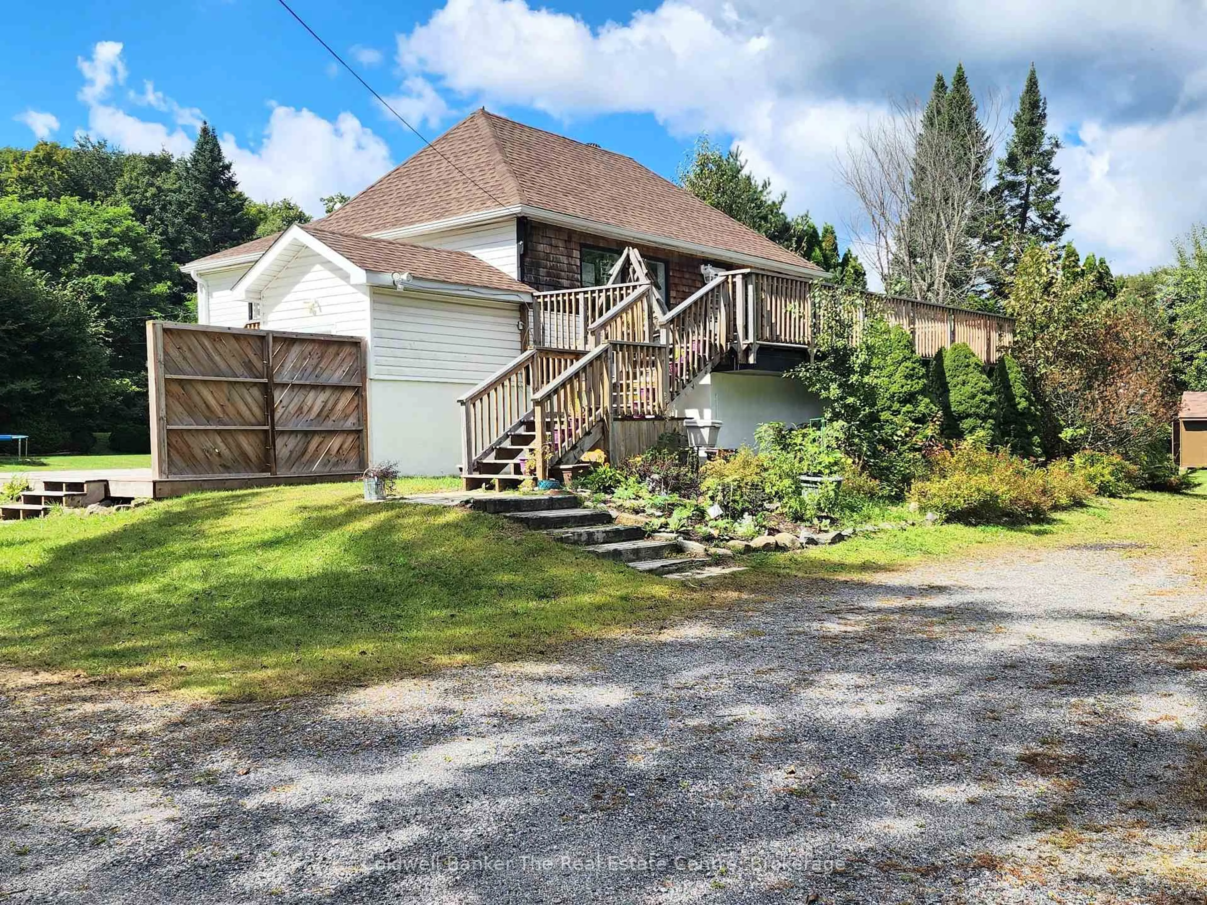 A pic from outside/outdoor area/front of a property/back of a property/a pic from drone, unknown for 120 Bakery Lane, Gravenhurst Ontario P1P 1T6