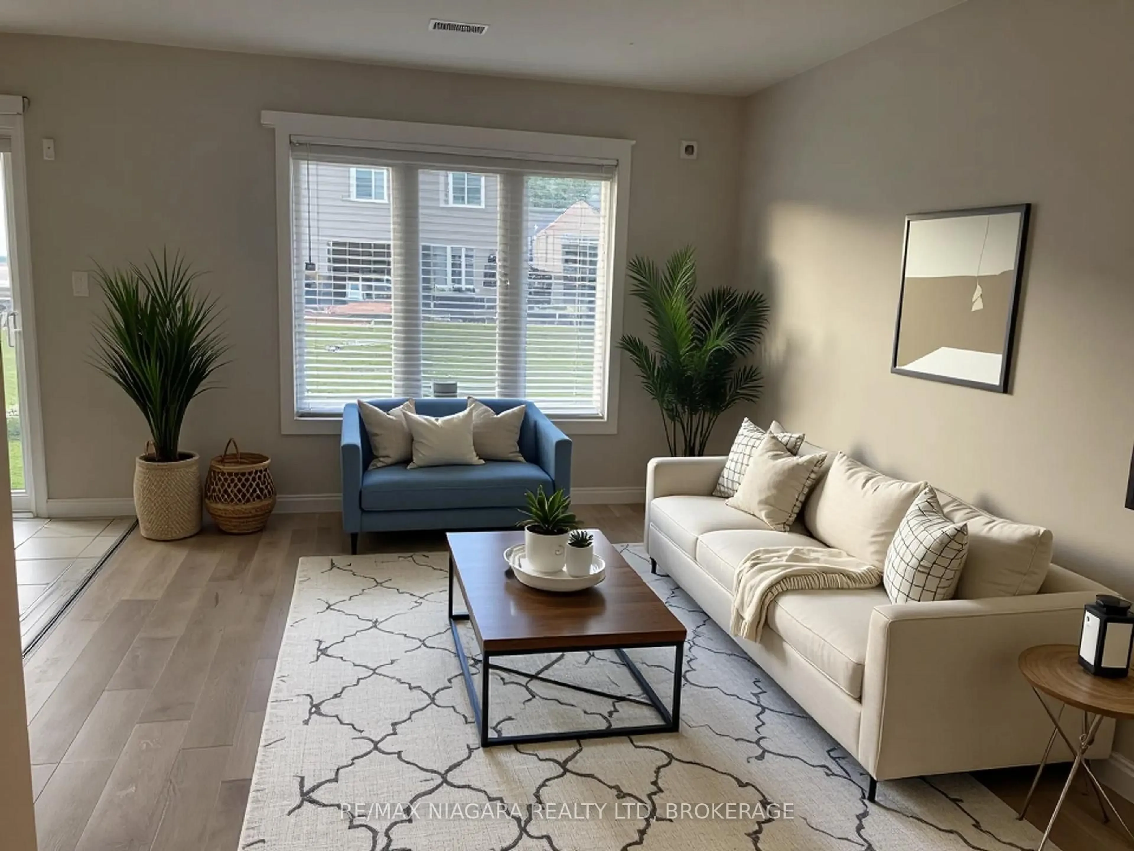 Living room with furniture, unknown for 7921 Oldfield Rd, Niagara Falls Ontario L2G 0H8