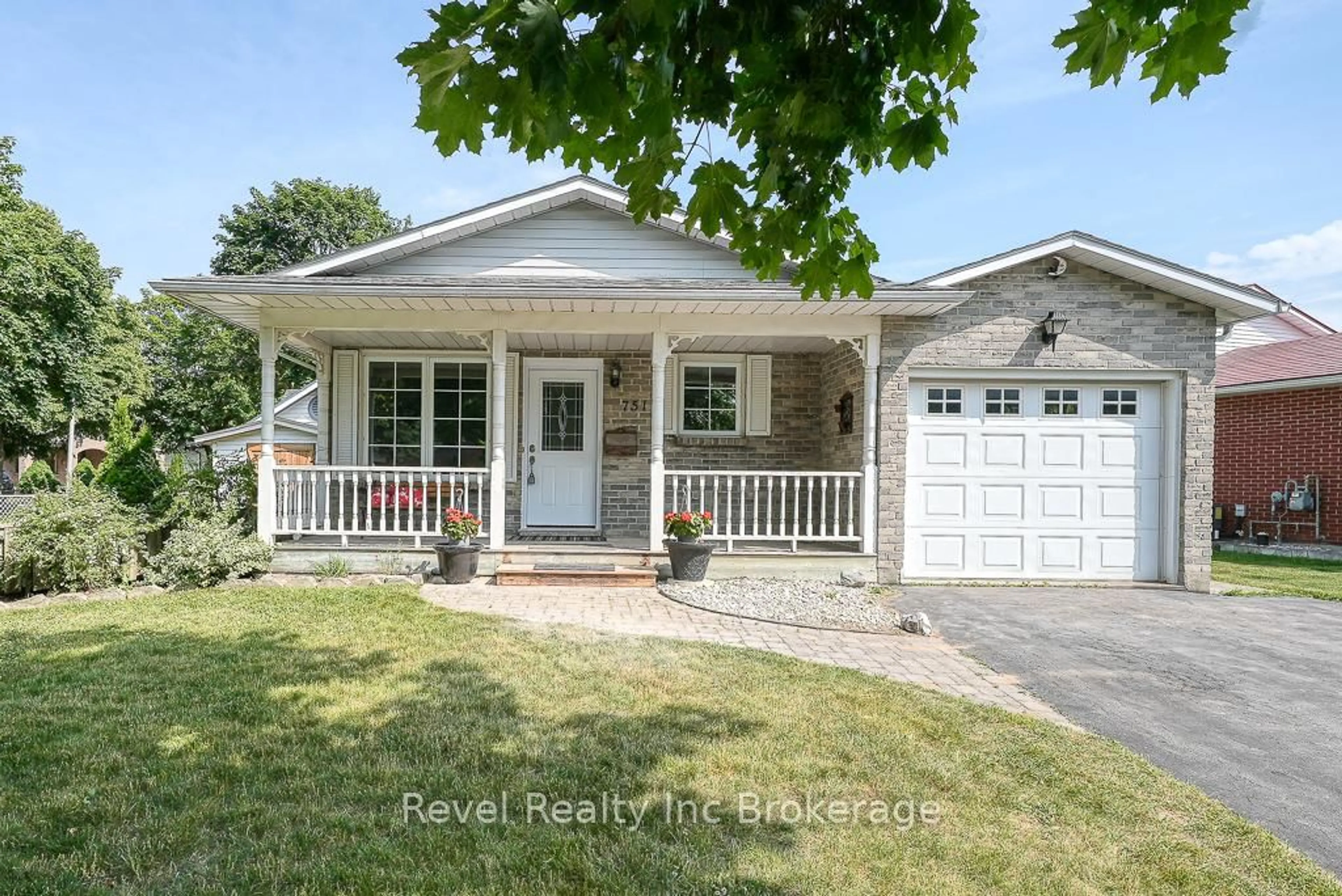 Home with vinyl exterior material, street for 751 Classic Dr, London East Ontario N5W 5V8