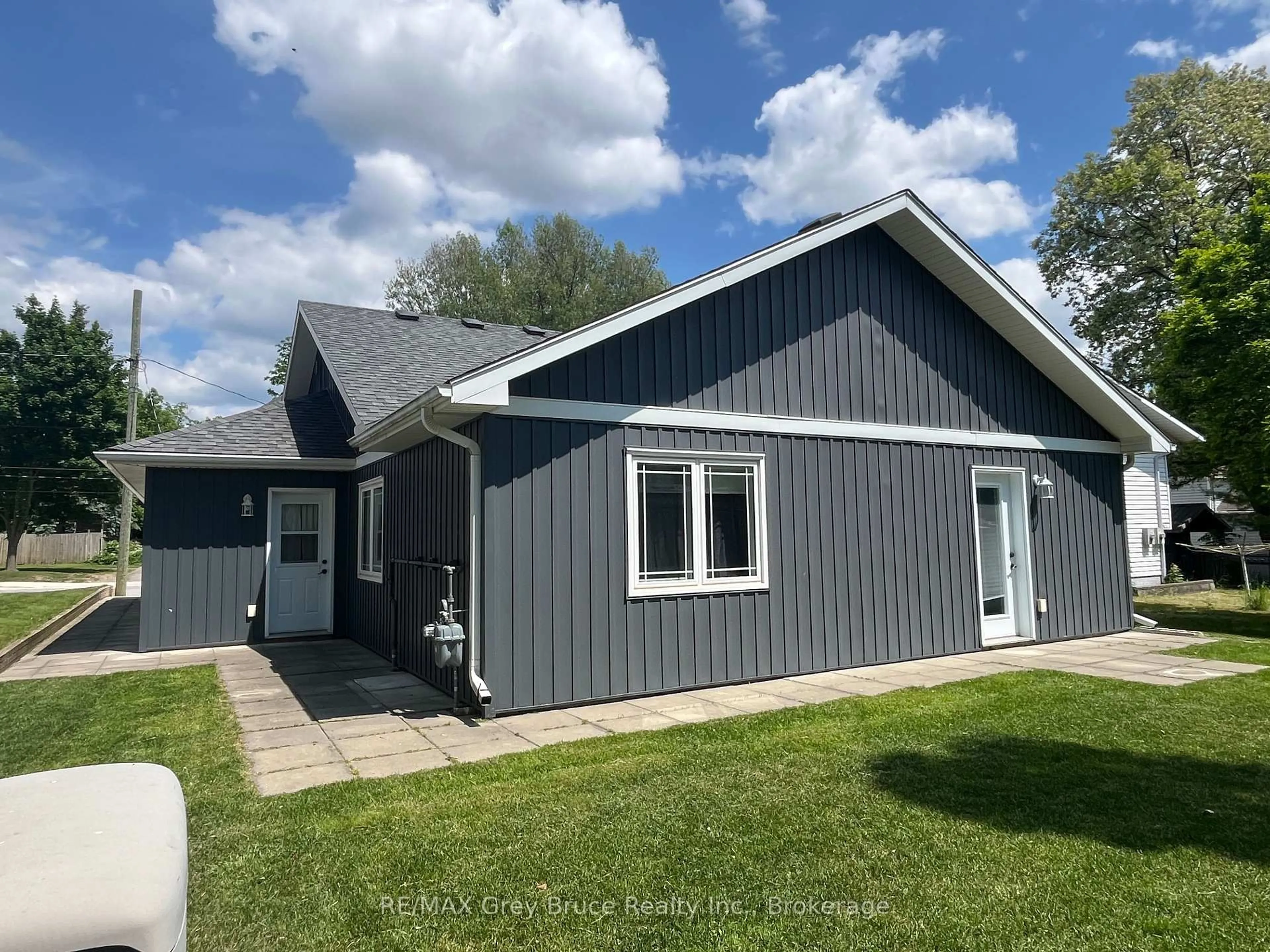 Home with vinyl exterior material, street for 206 4th Ave, Arran-Elderslie Ontario N0G 1L0