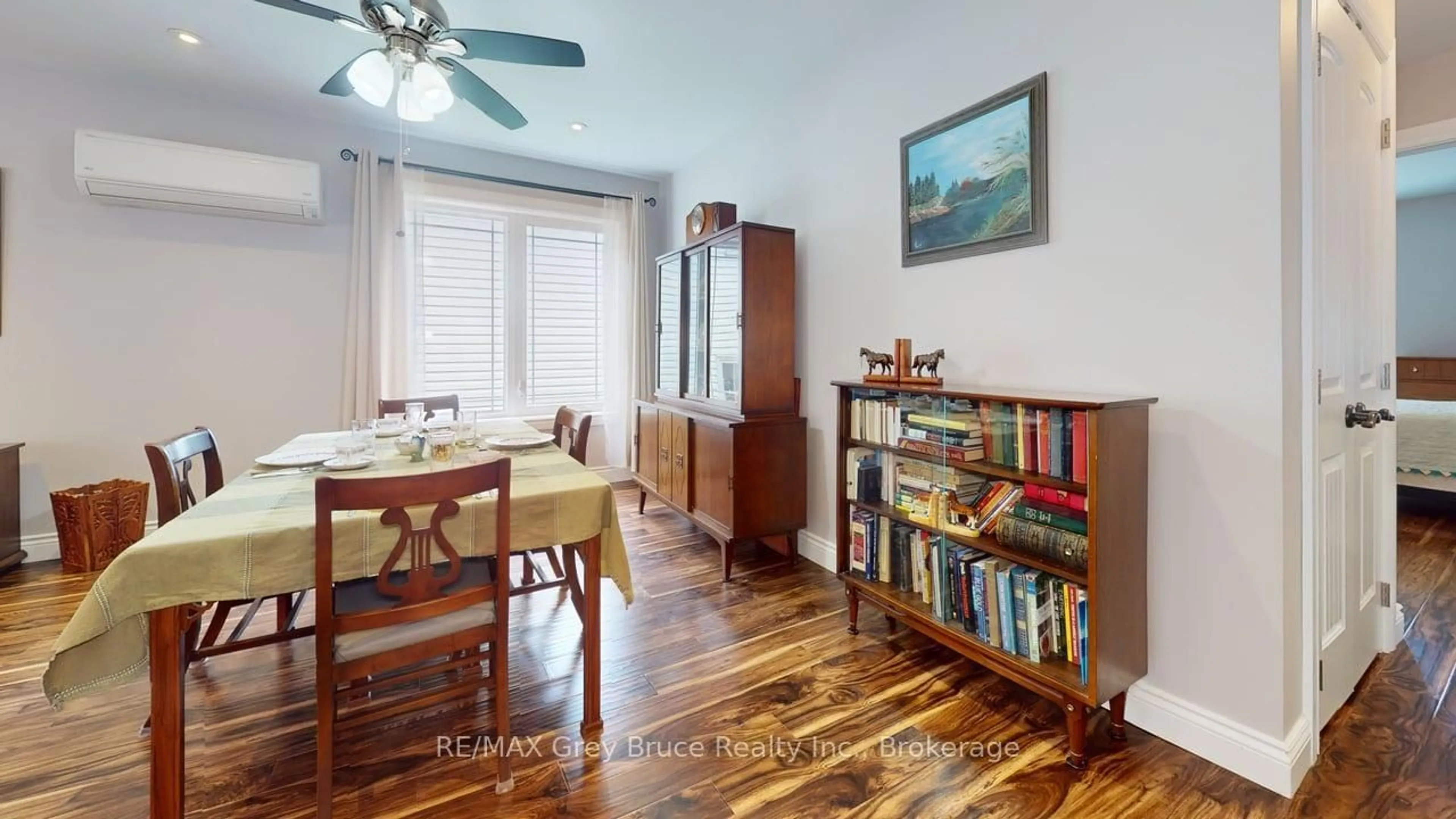 Dining room, wood/laminate floor for 206 4th Ave, Arran-Elderslie Ontario N0G 1L0