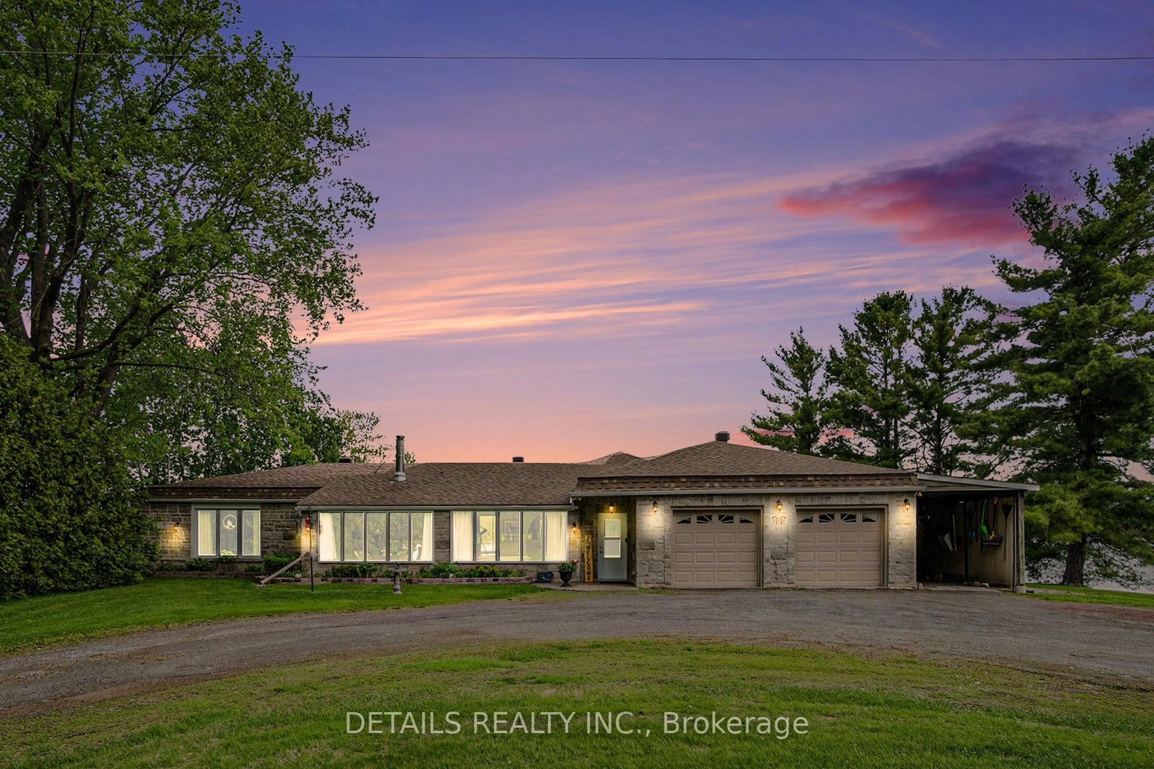 A pic from outside/outdoor area/front of a property/back of a property/a pic from drone, unknown for 899 Concession Rd, Alfred and Plantagenet Ontario K0B 1L0