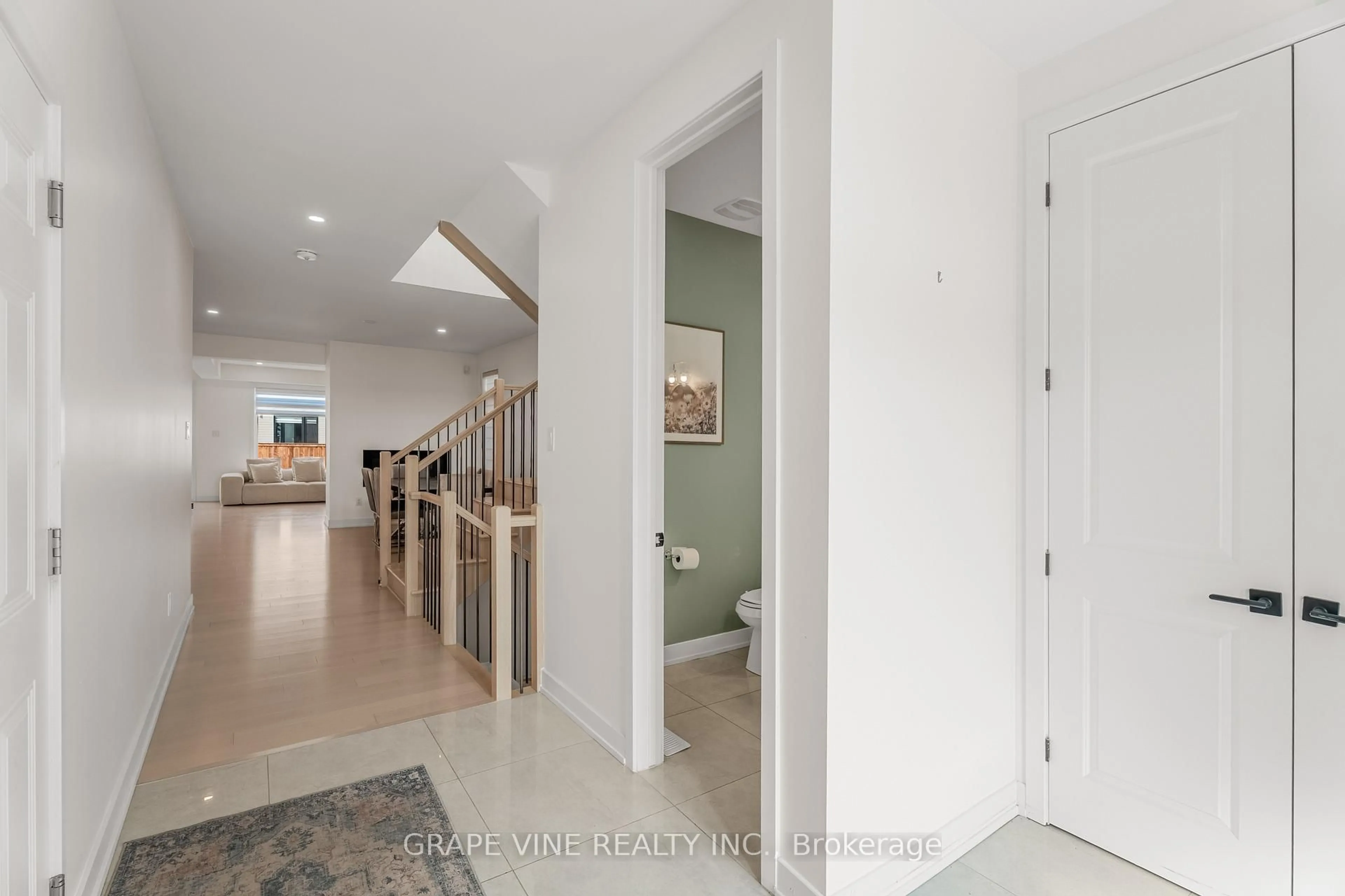 Indoor foyer for 701 Odyssey Way, Ottawa Ontario K1T 0V3
