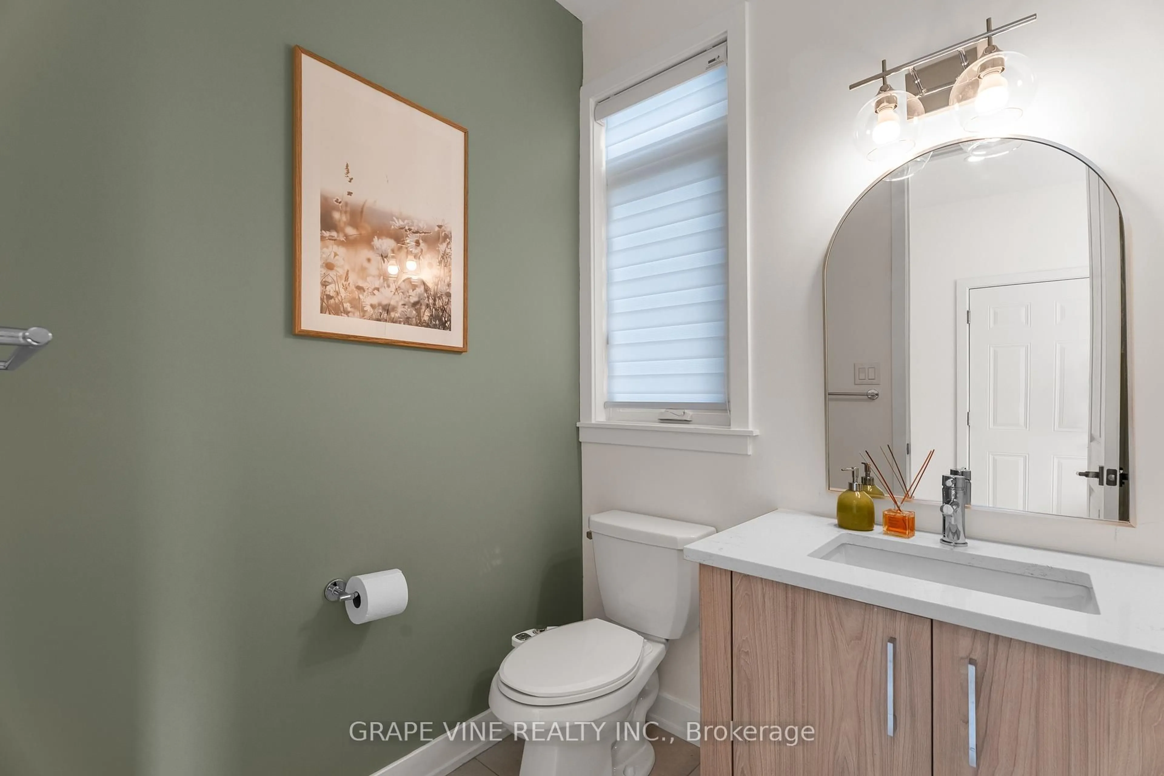 Standard bathroom, ceramic/tile floor for 701 Odyssey Way, Ottawa Ontario K1T 0V3