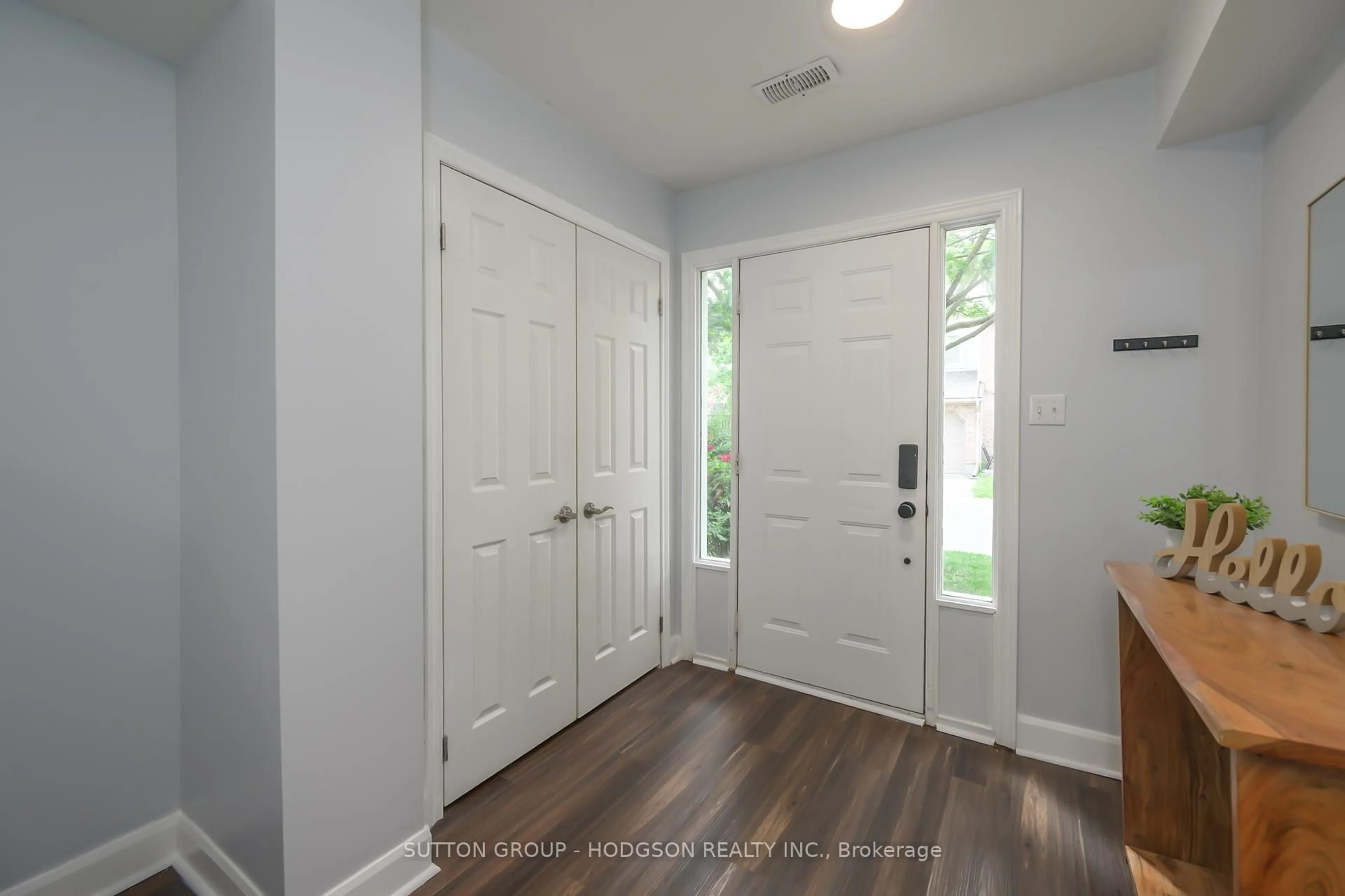 Indoor entryway for 9 Ailsa Pl #43, London South Ontario N5Z 4Z6