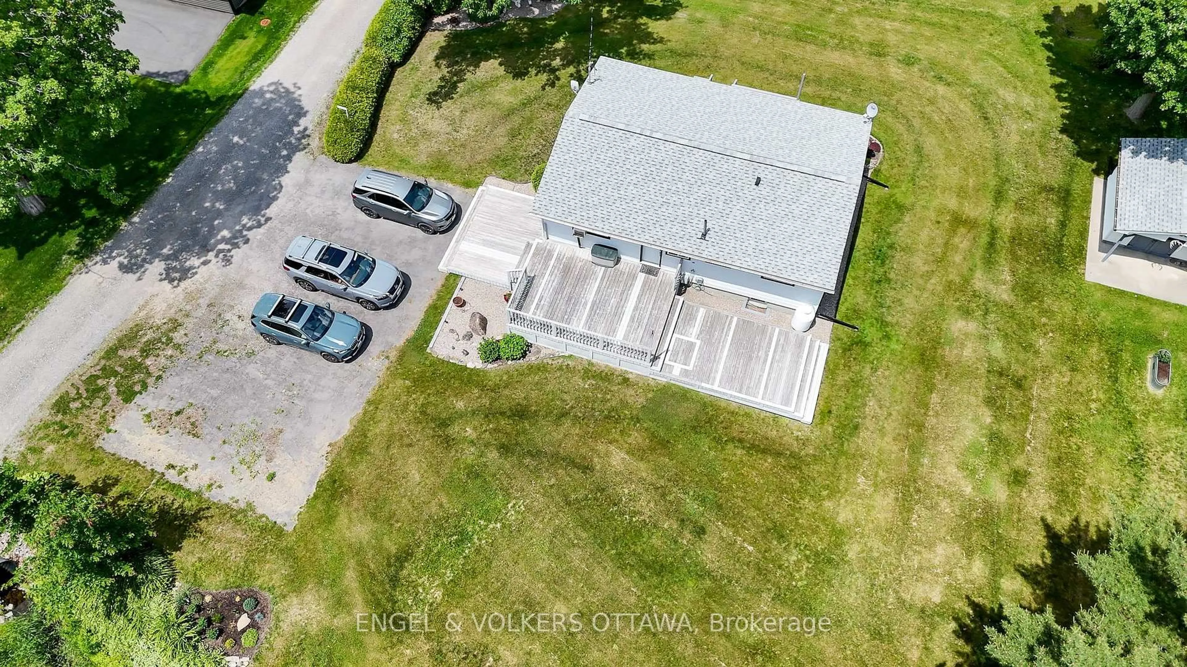 A pic from outside/outdoor area/front of a property/back of a property/a pic from drone, building for 3250E River Rd, Ottawa Ontario K4M 1B4