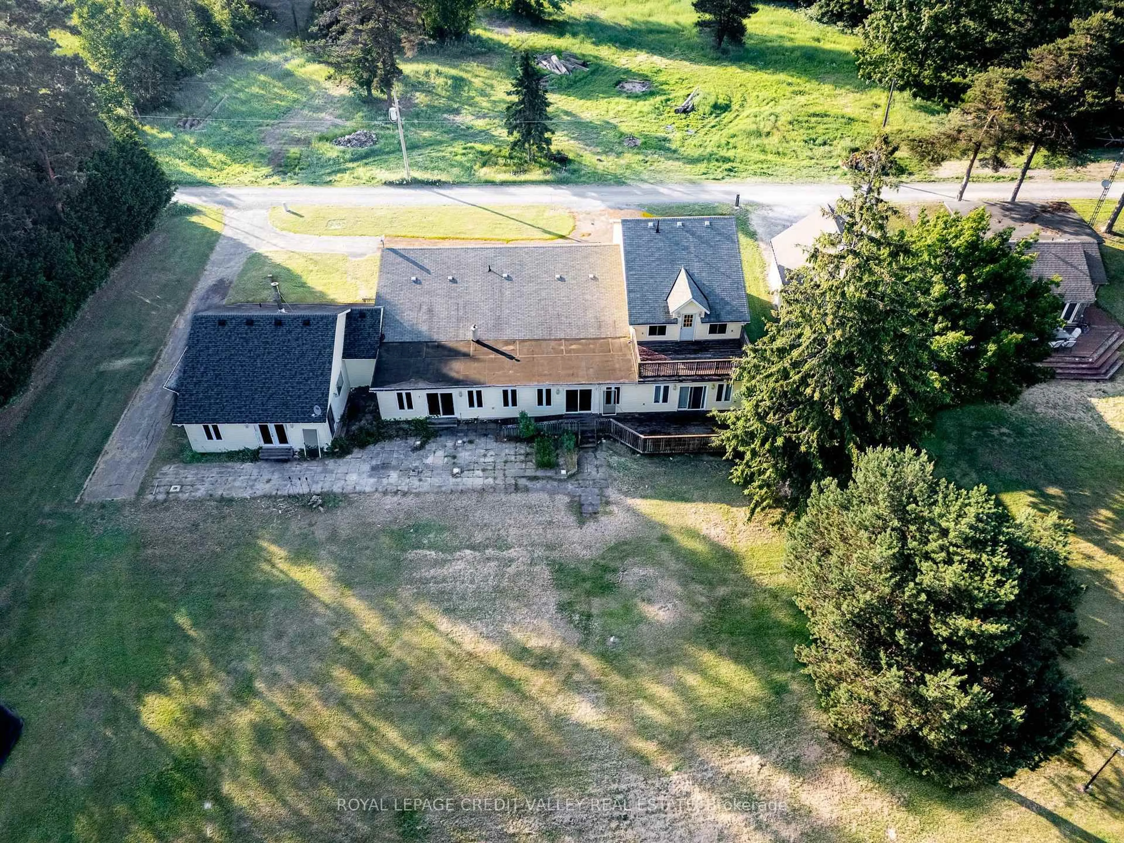 A pic from outside/outdoor area/front of a property/back of a property/a pic from drone, unknown for 147 Memory Lane, Brighton Ontario K0K 1L0