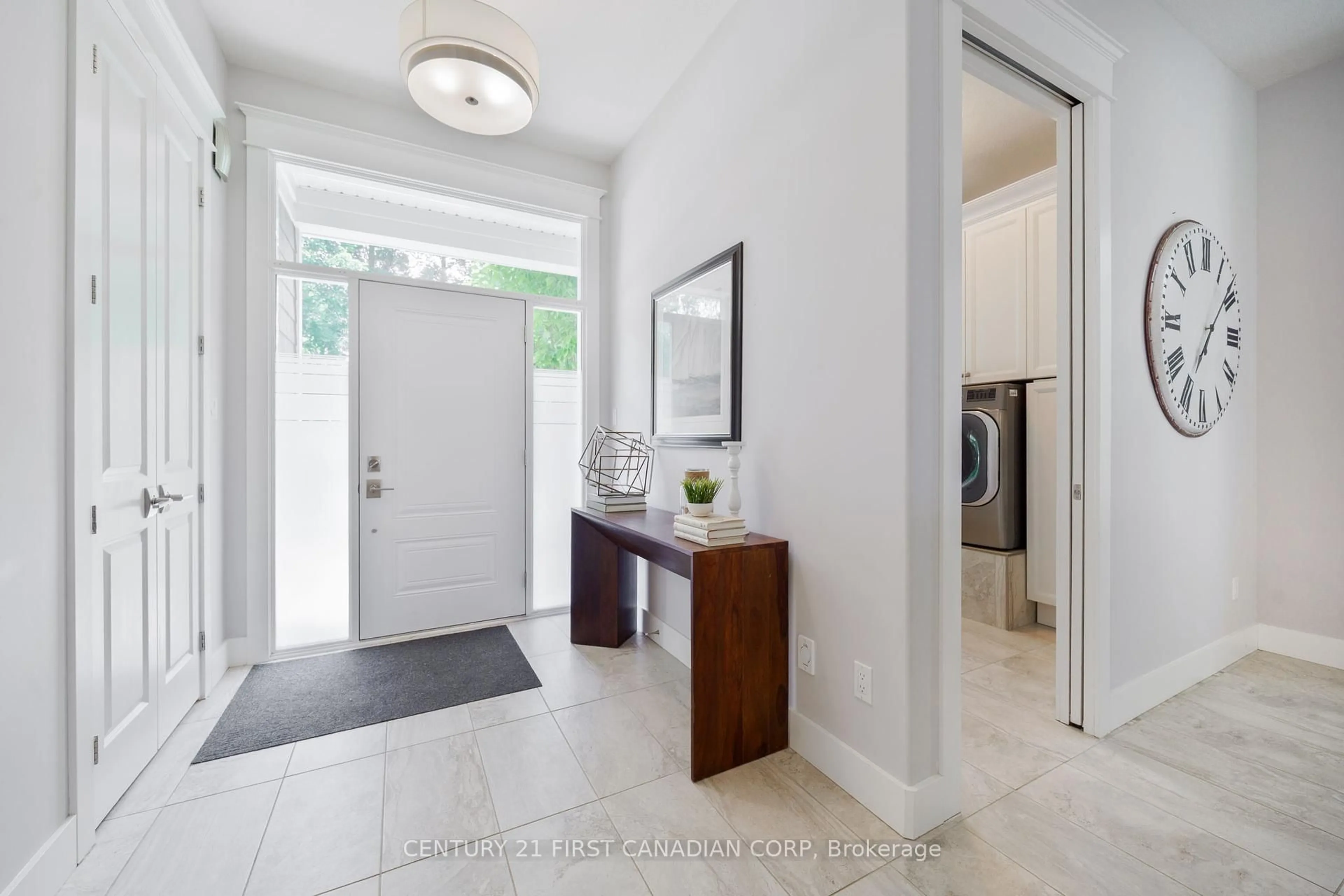 Indoor entryway for 5144 Cedarview Dr, Lambton Shores Ontario N0N 1J0
