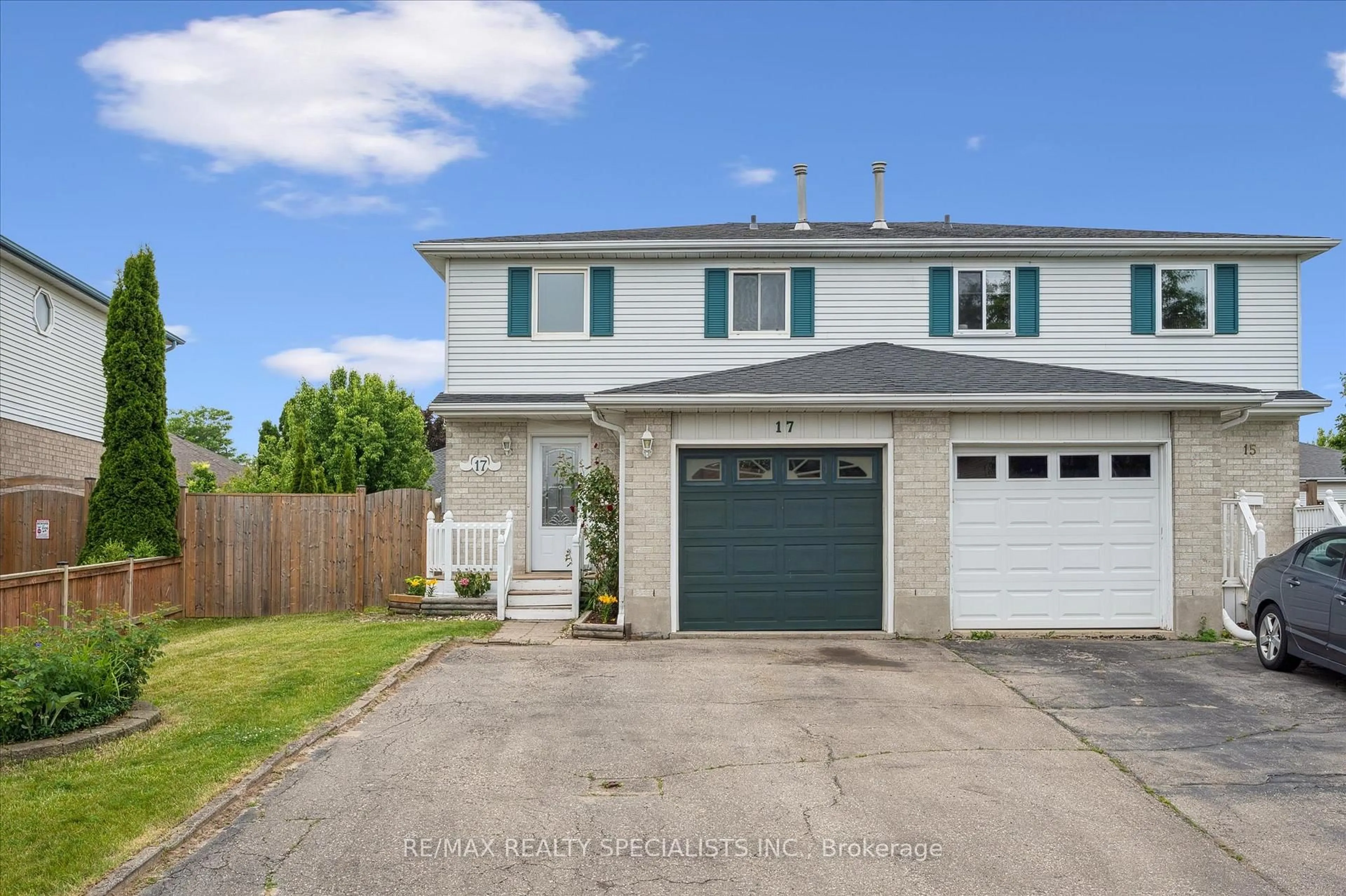 Home with vinyl exterior material, street for 17 Tamvale Cres, Kitchener Ontario N2E 3K8