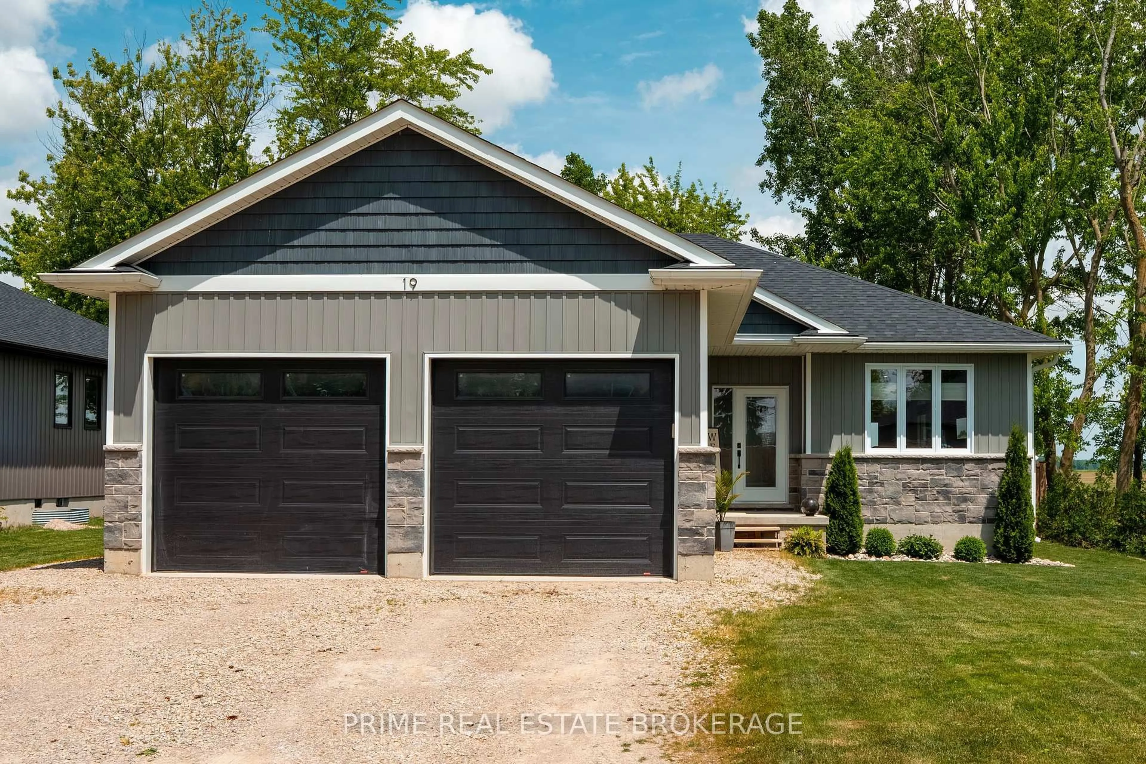 Unknown for 19 Middle St, South Huron Ontario N0M 1M0