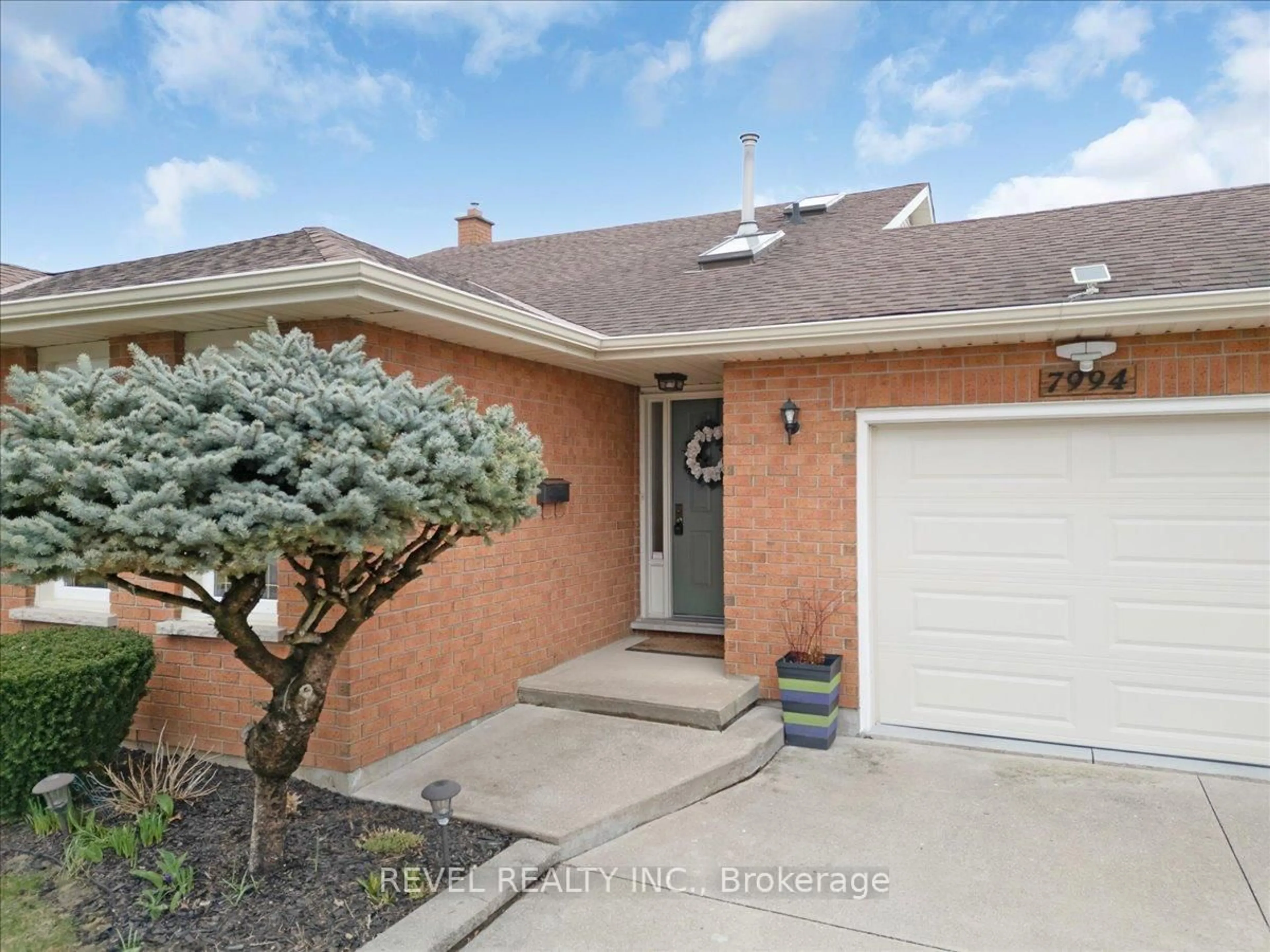 Unknown for 7994 Oakridge Dr, Niagara Falls Ontario L2H 2W1