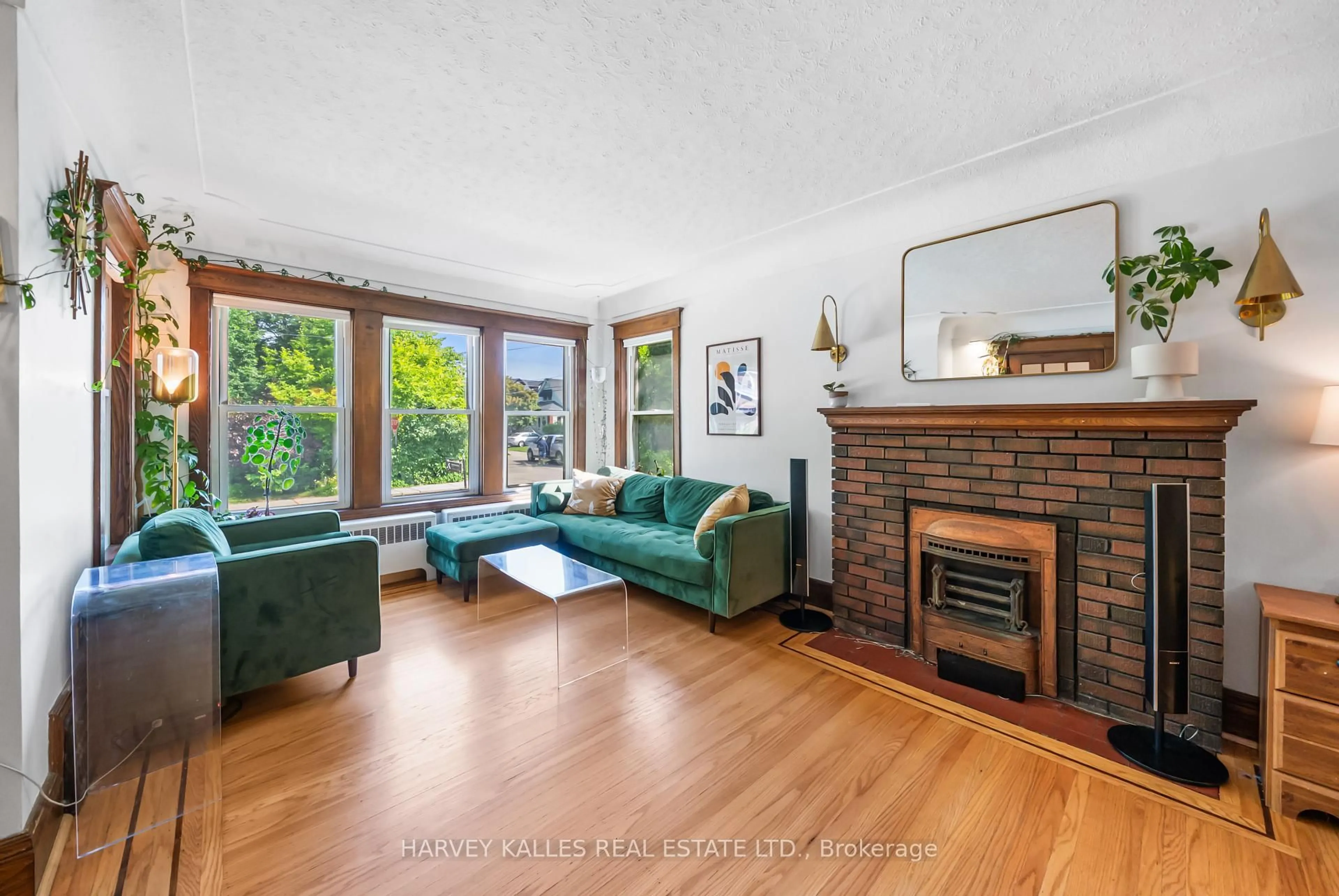 Living room with furniture, unknown for 105 South Oval, Hamilton Ontario L8S 1R2
