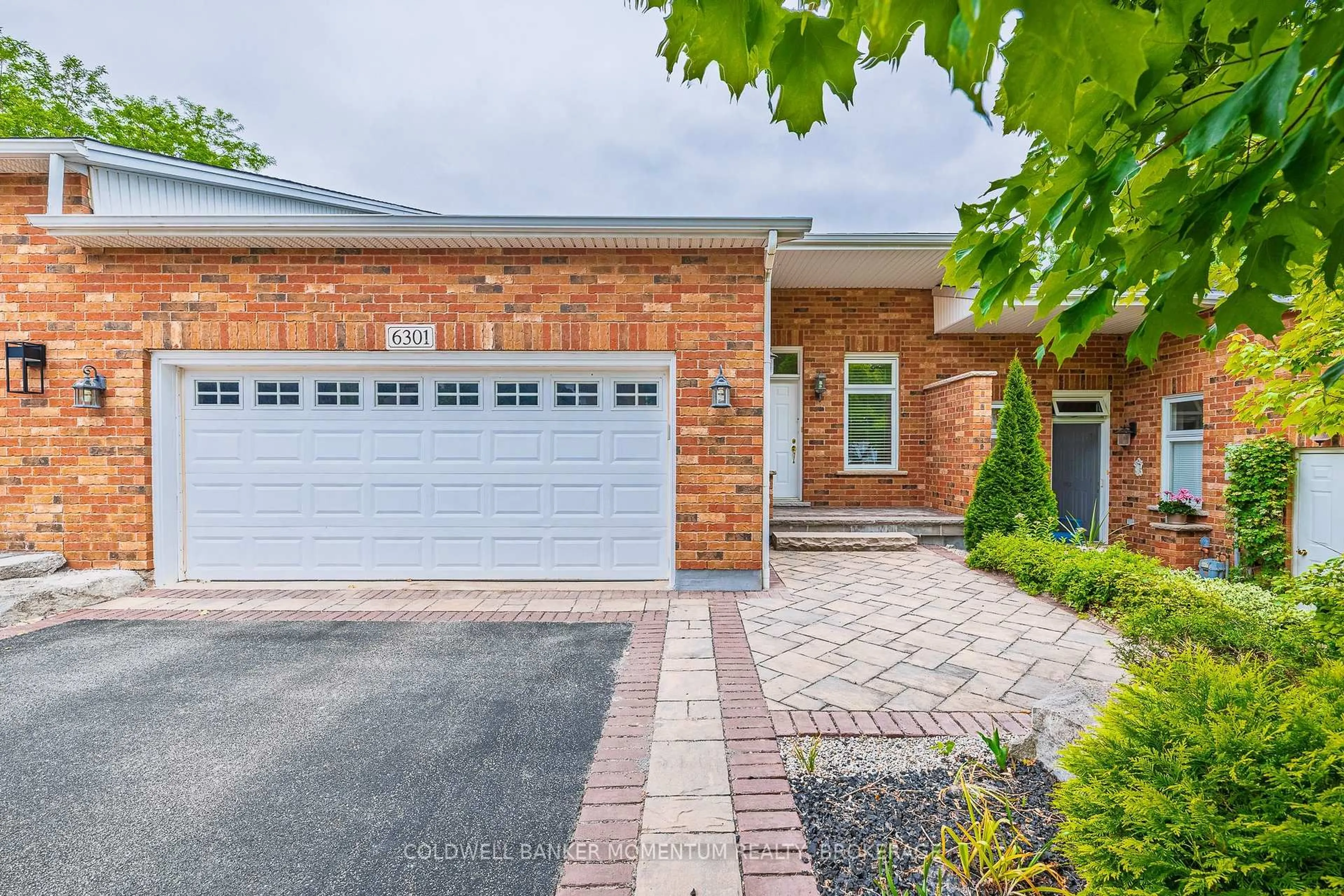 Home with brick exterior material, street for 6301 Forest Ridge Dr, Niagara Falls Ontario L2J 4K2