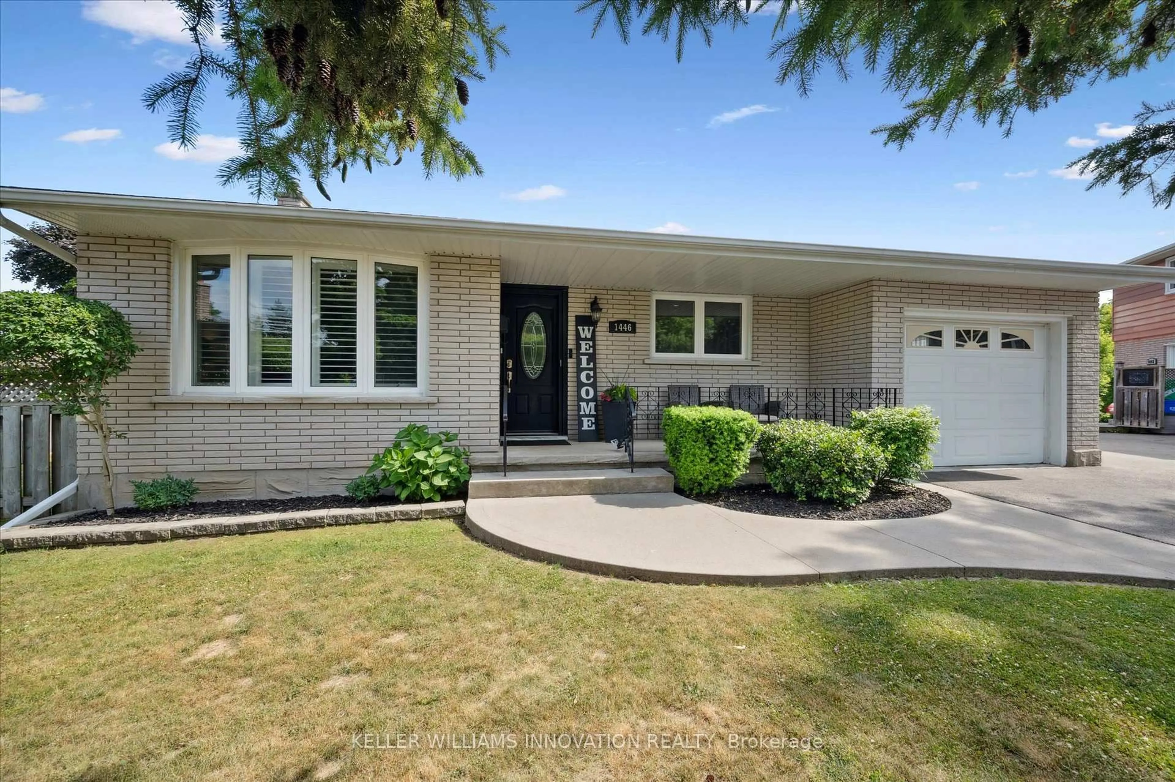 Home with vinyl exterior material, street for 1446 Pineview Crt, Cambridge Ontario N3H 4X1