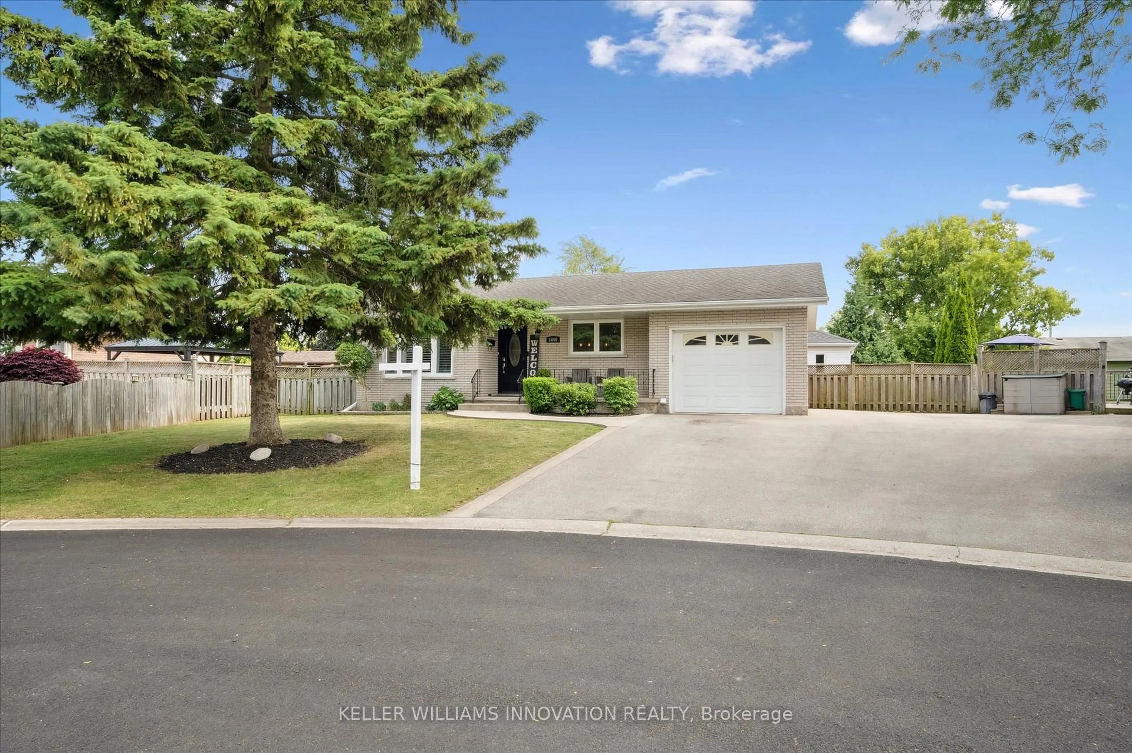 Home with vinyl exterior material, street for 1446 Pineview Crt, Cambridge Ontario N3H 4X1