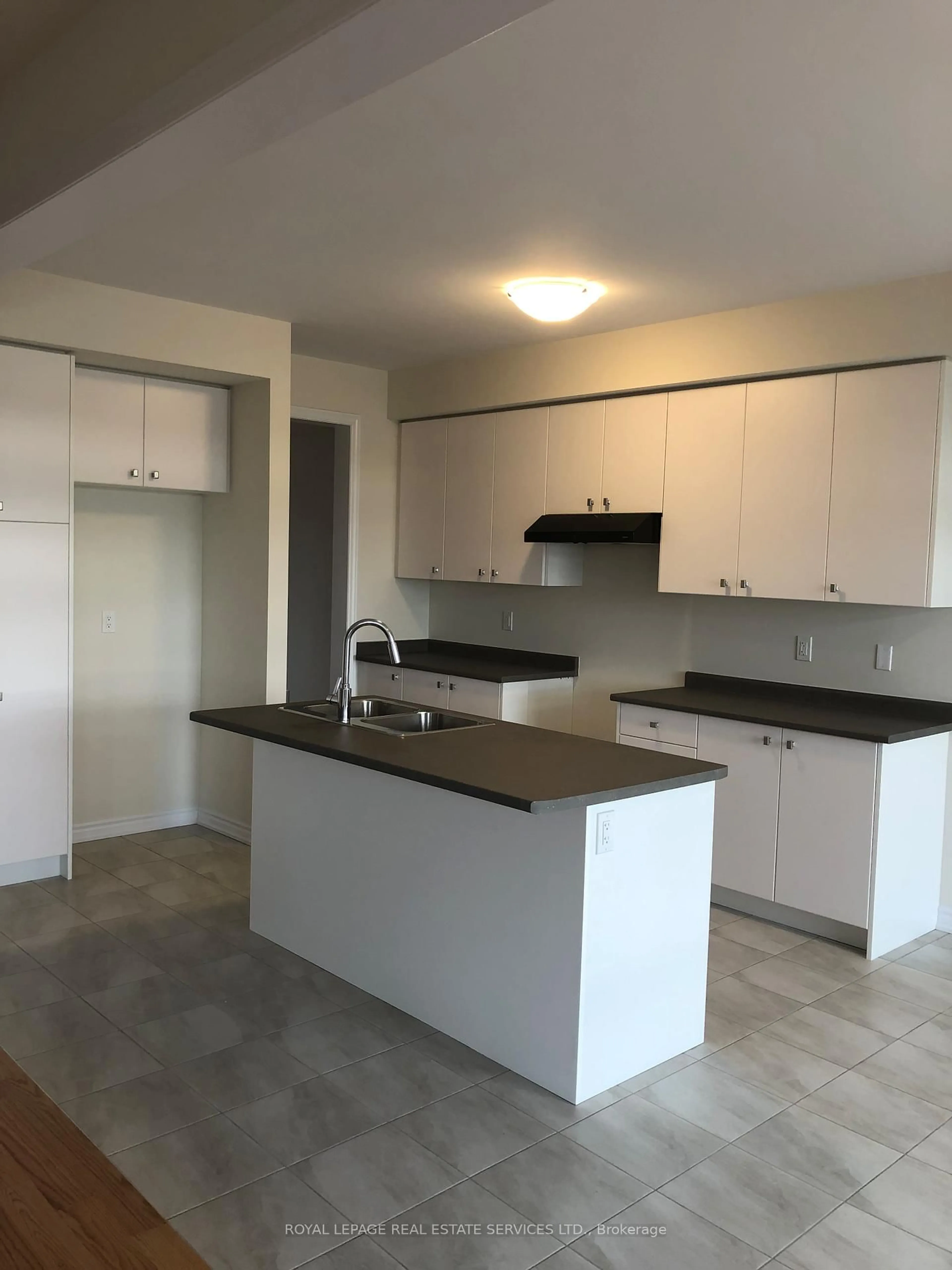 Open concept kitchen, ceramic/tile floor for 96 Explorer Way, Thorold Ontario L2V 0K3