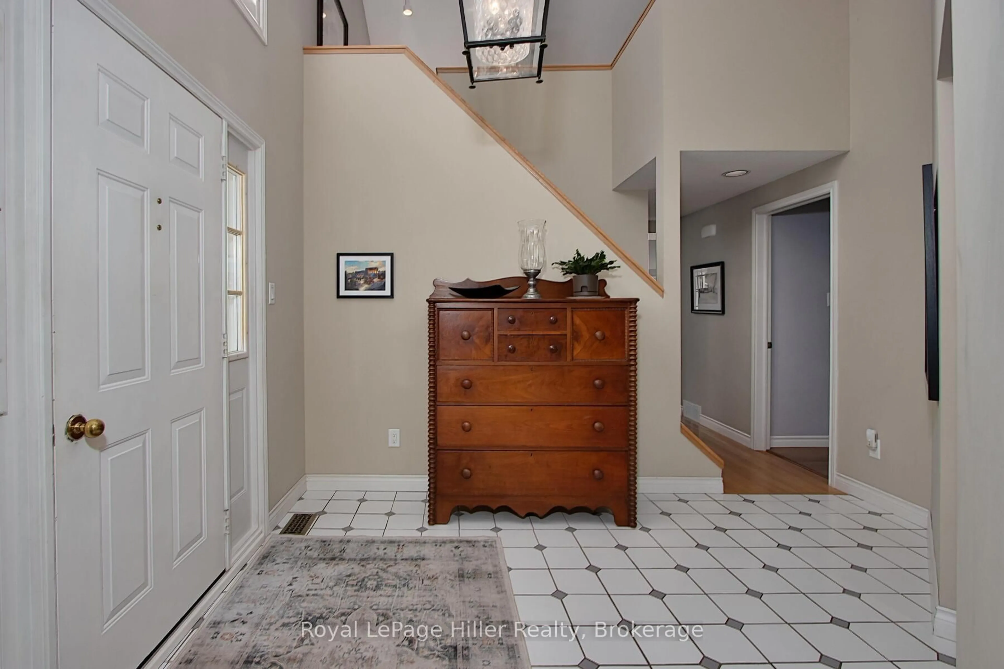 Indoor foyer for 390 Fairview St, Wilmot Ontario N3A 1M2
