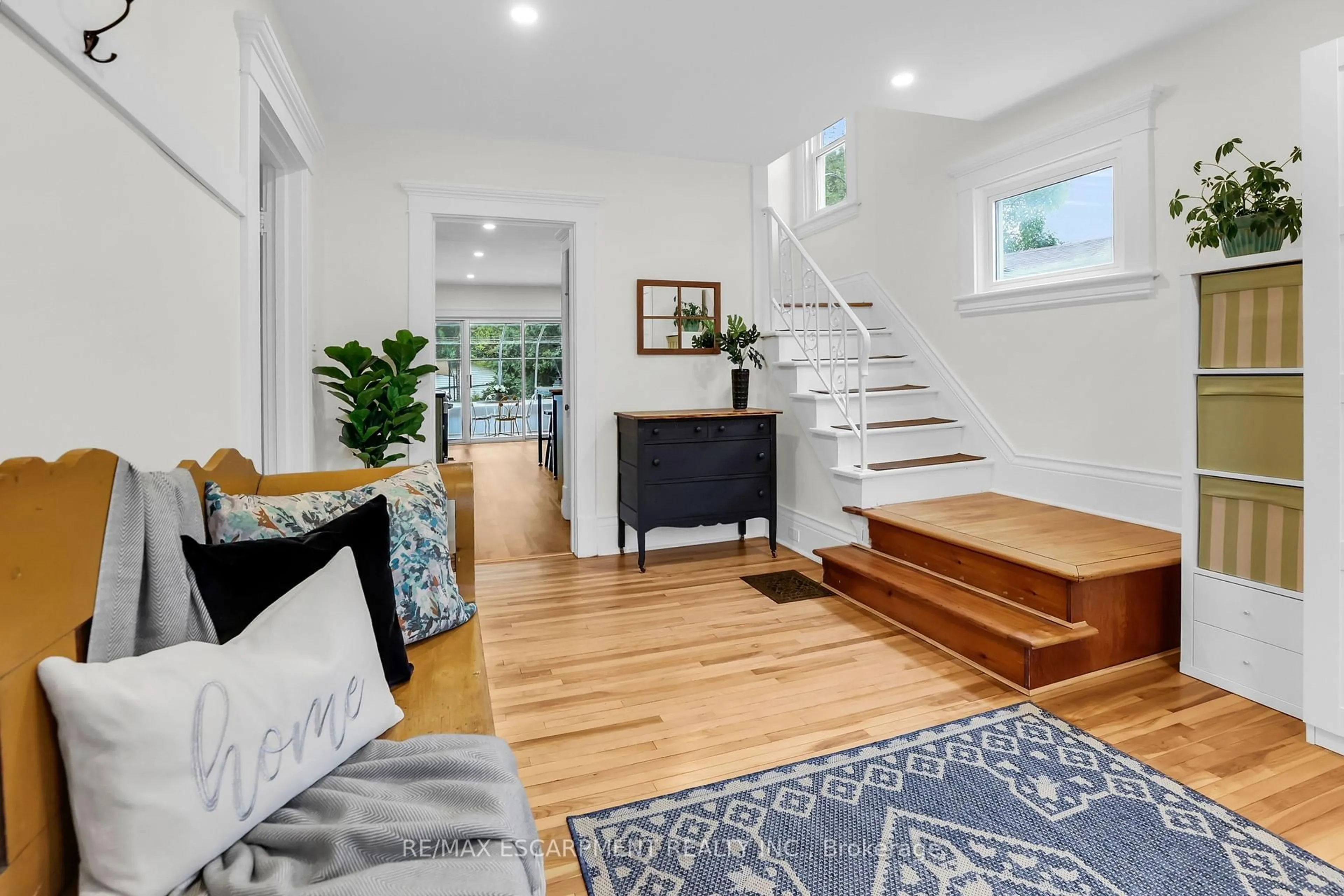 Indoor entryway for 2 Kidd Ave, Grimsby Ontario L3M 3S3
