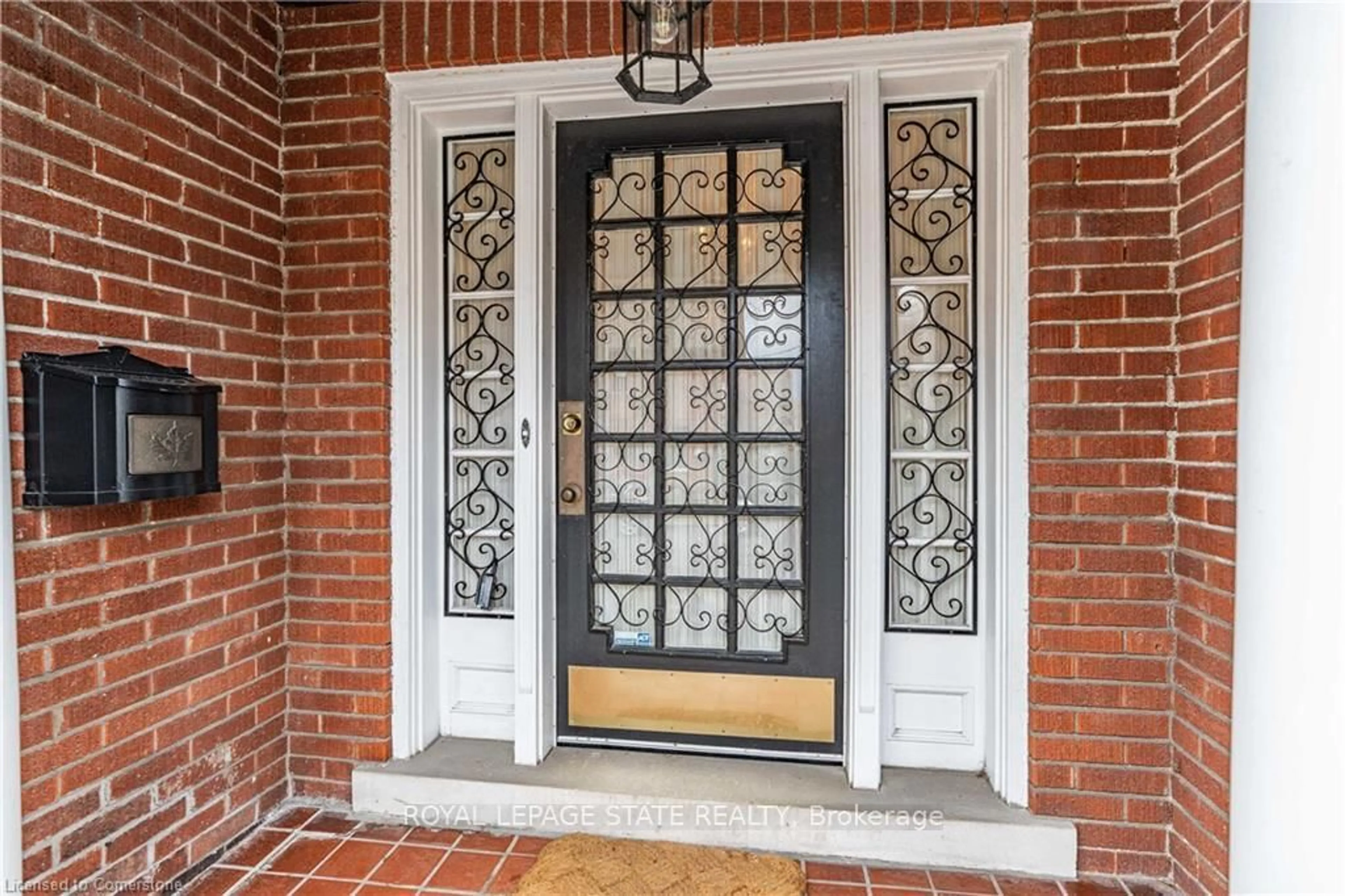 Indoor entryway for 247 MacNab St, Hamilton Ontario L8P 3E2