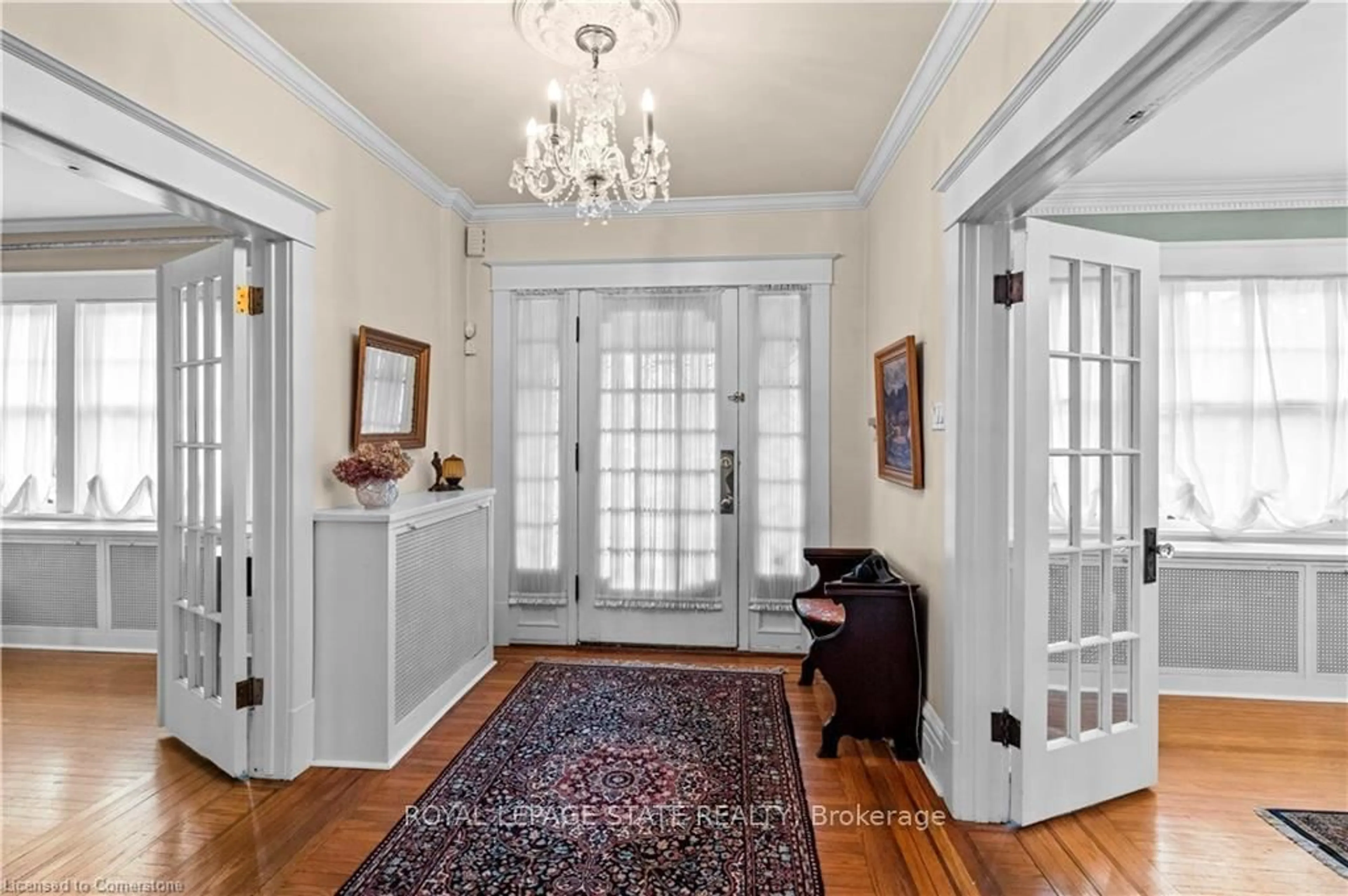Indoor foyer for 247 MacNab St, Hamilton Ontario L8P 3E2