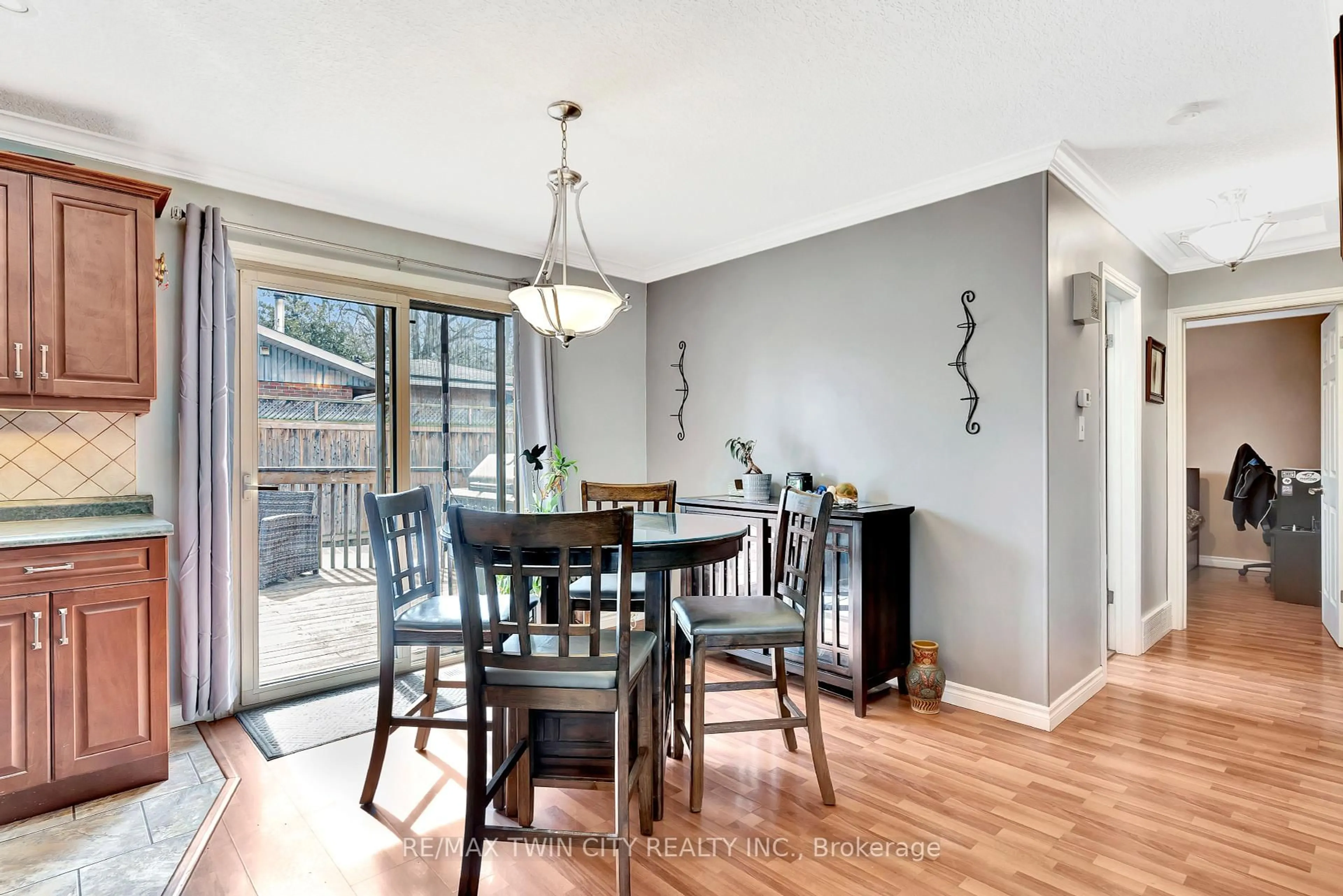 Dining room, wood/laminate floor for 22 Victoria St, North Dumfries Ontario N0B 1L0