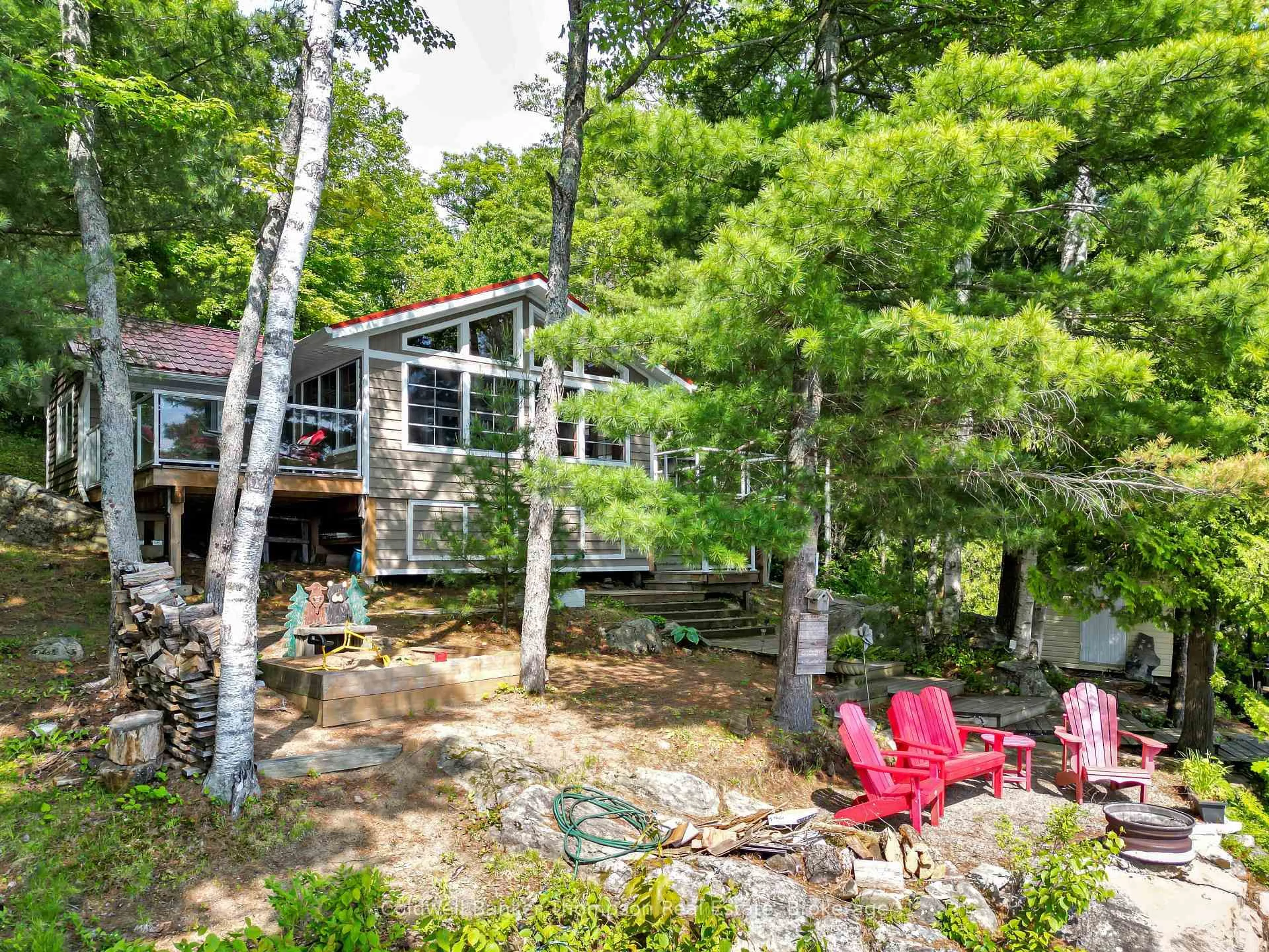 Patio, forest/trees view for 92 RAVEN LAKE, Lake of Bays Ontario P0A 1E0