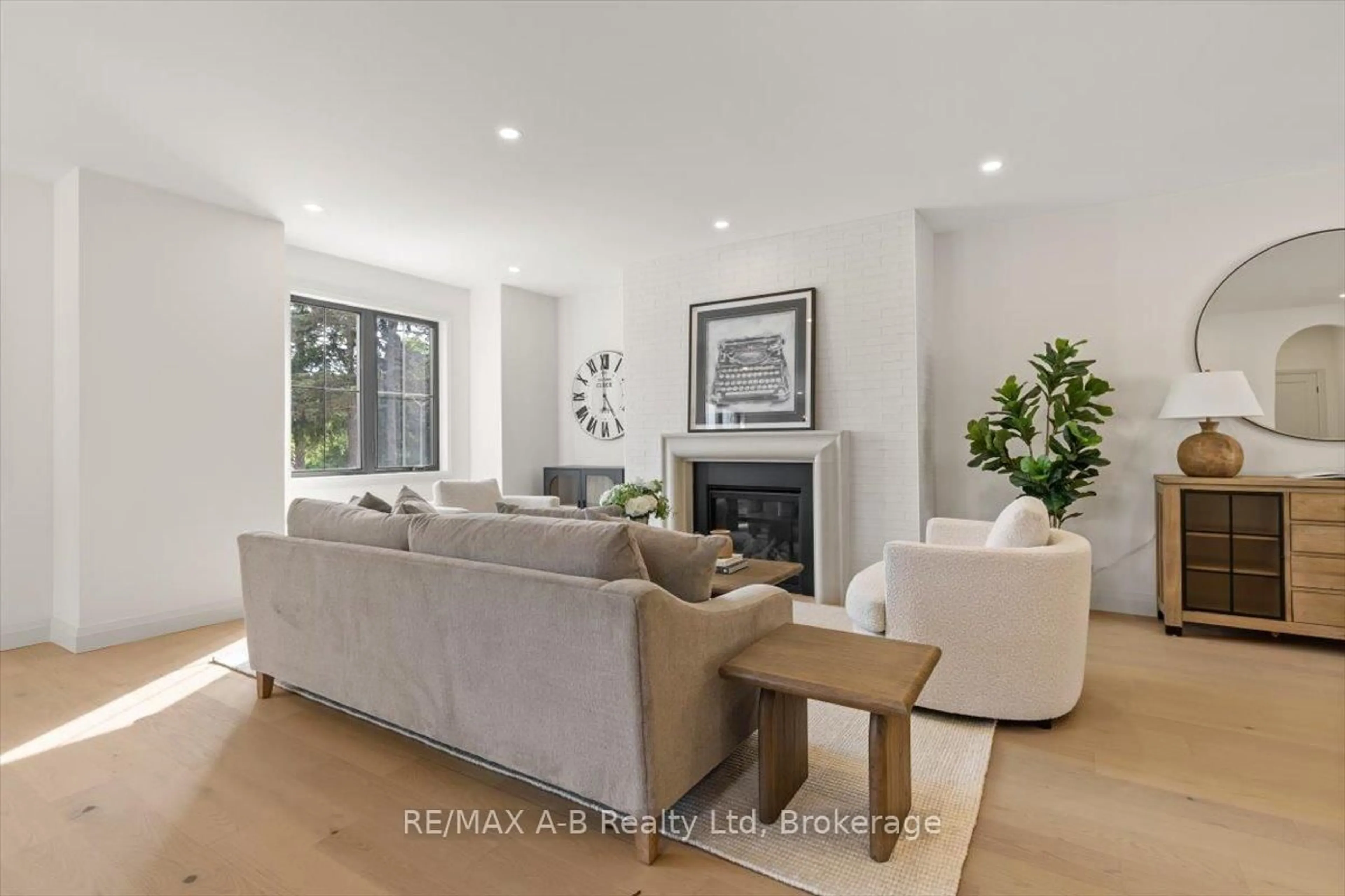 Living room with furniture, unknown for 67 WORSLEY St #2B, Stratford Ontario N5A 1B8